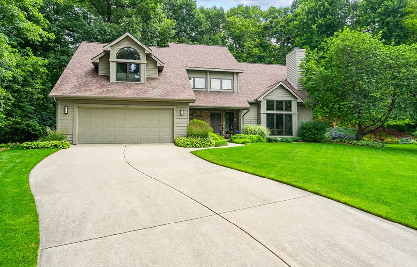 2495 Deerpath Dr, Green Bay, WI 54302