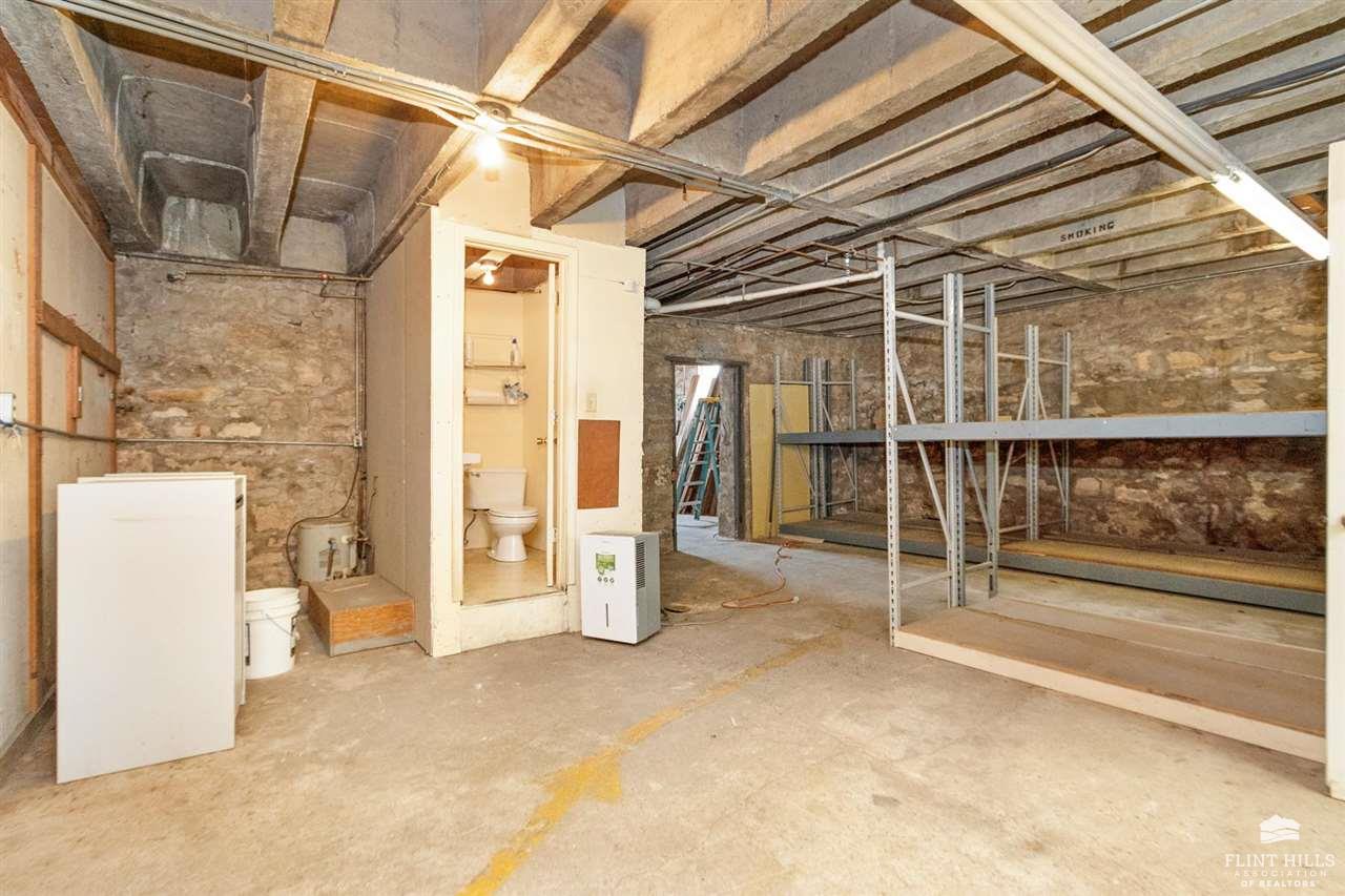 main property photo 32