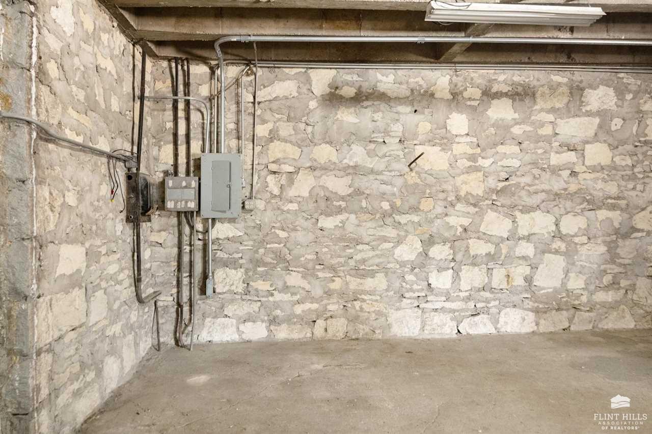 main property photo 40