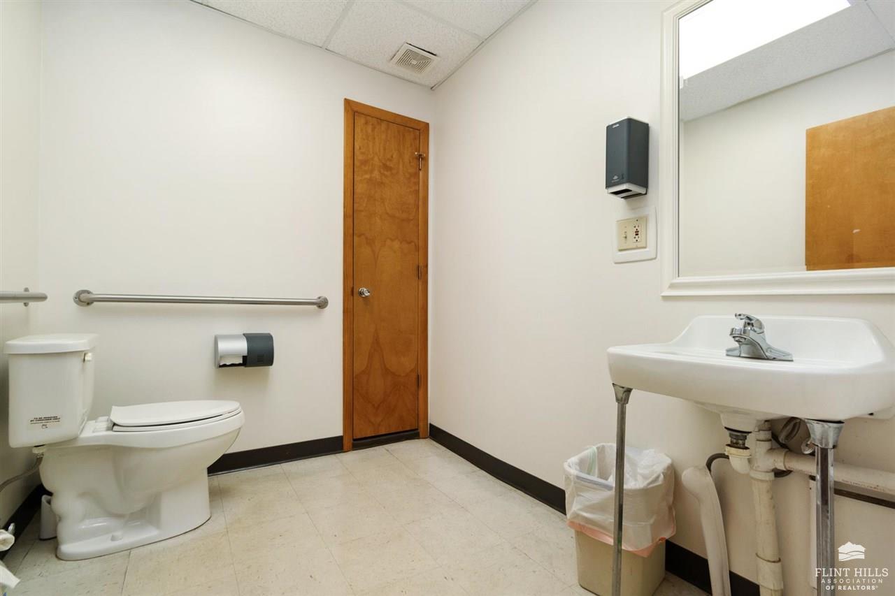 main property photo 45