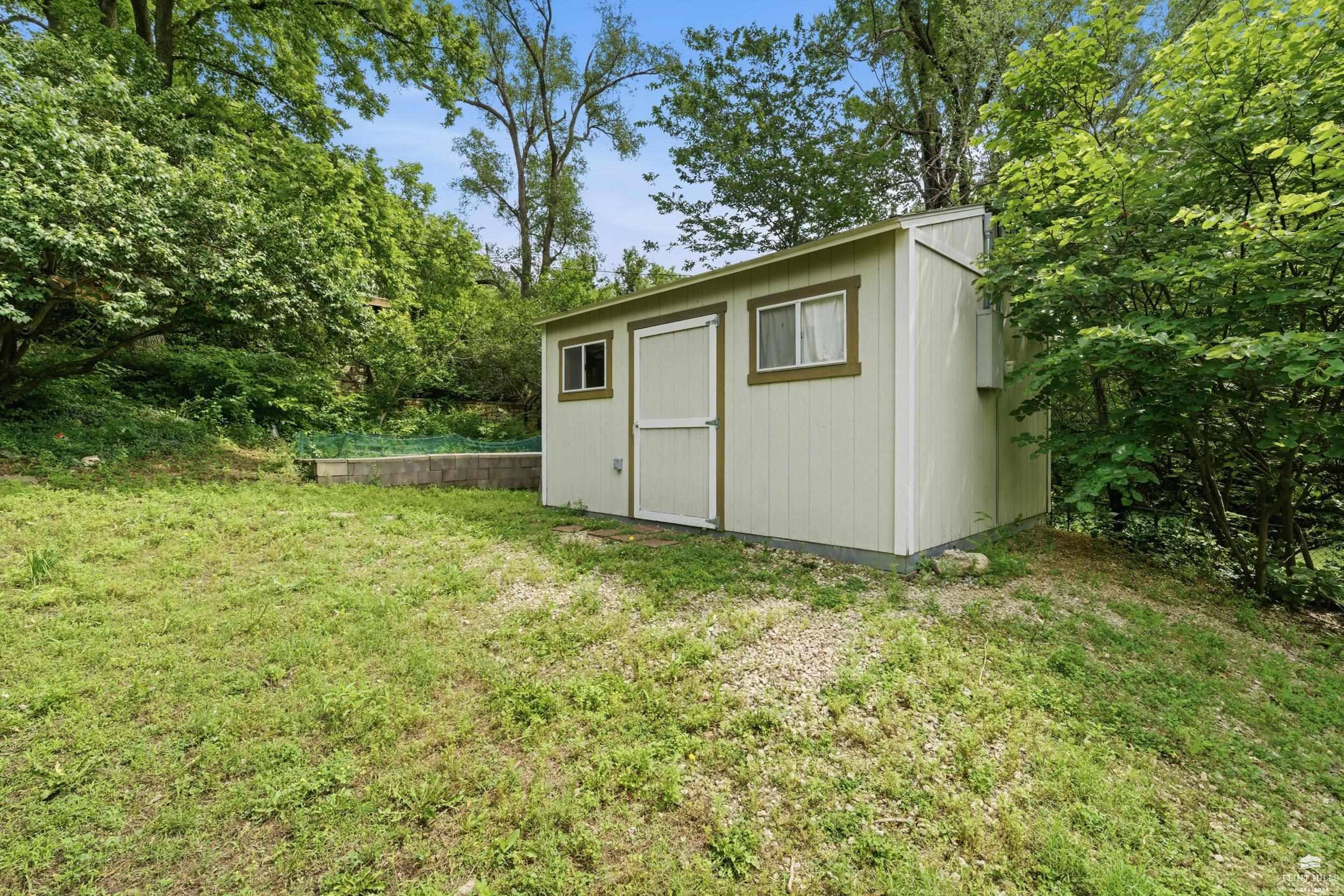 main property photo 11