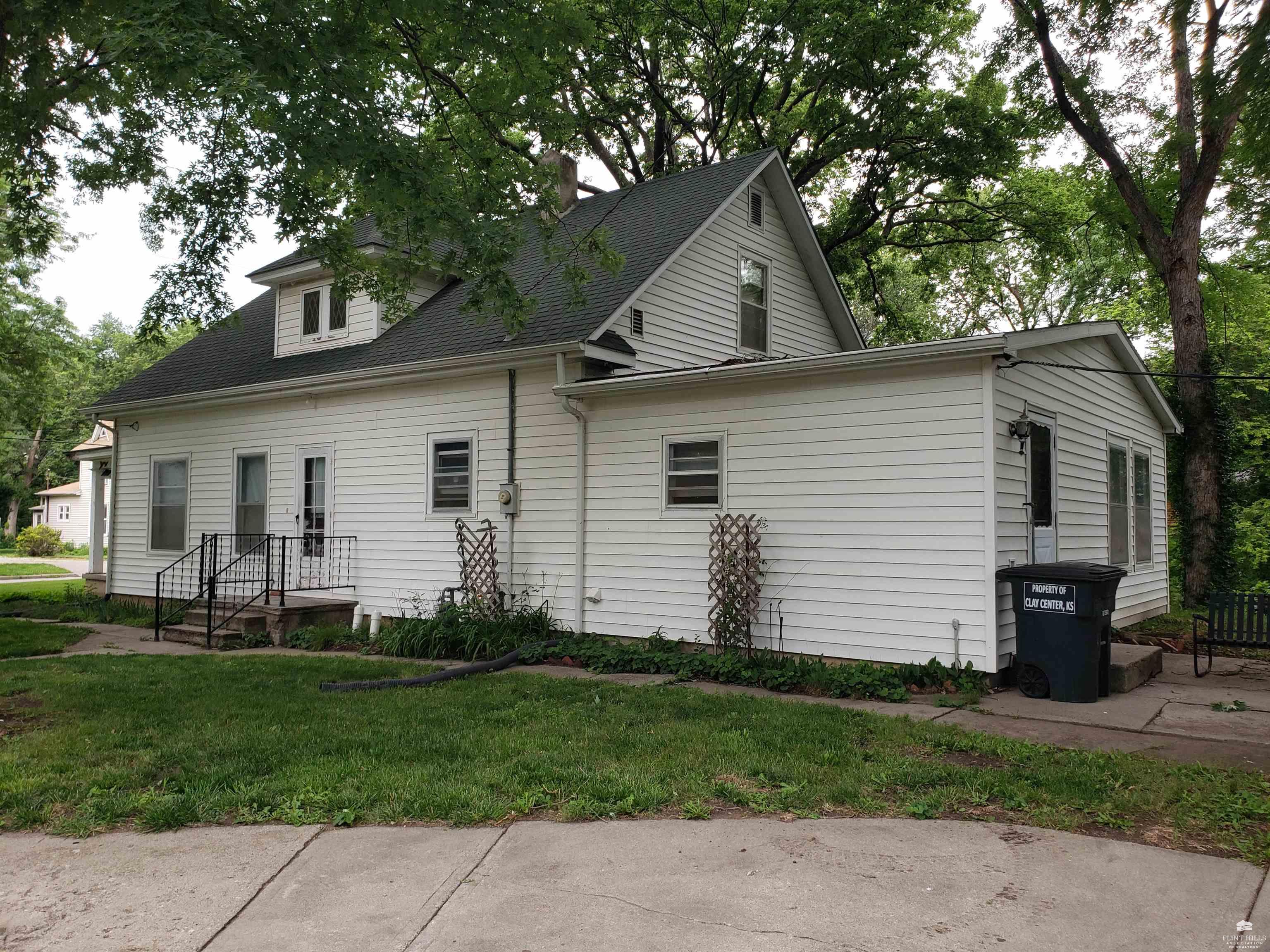 main property photo 37
