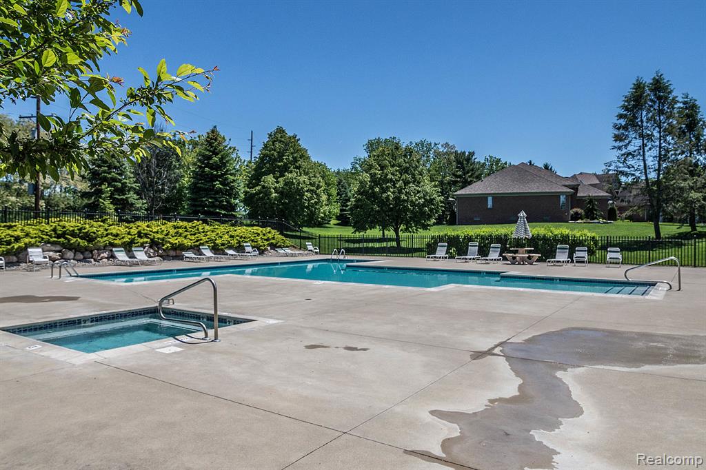 main property photo 11