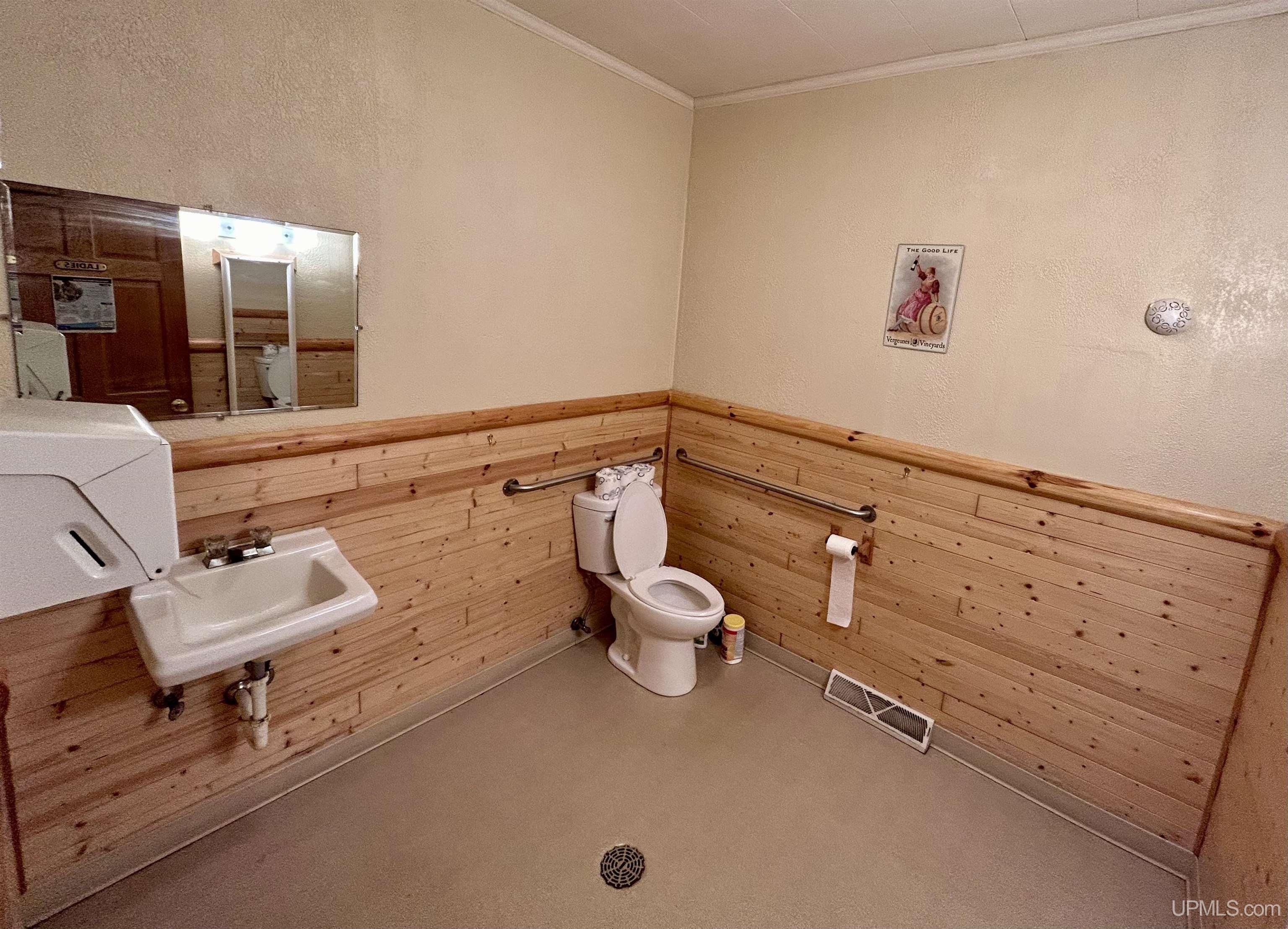 main property photo 29