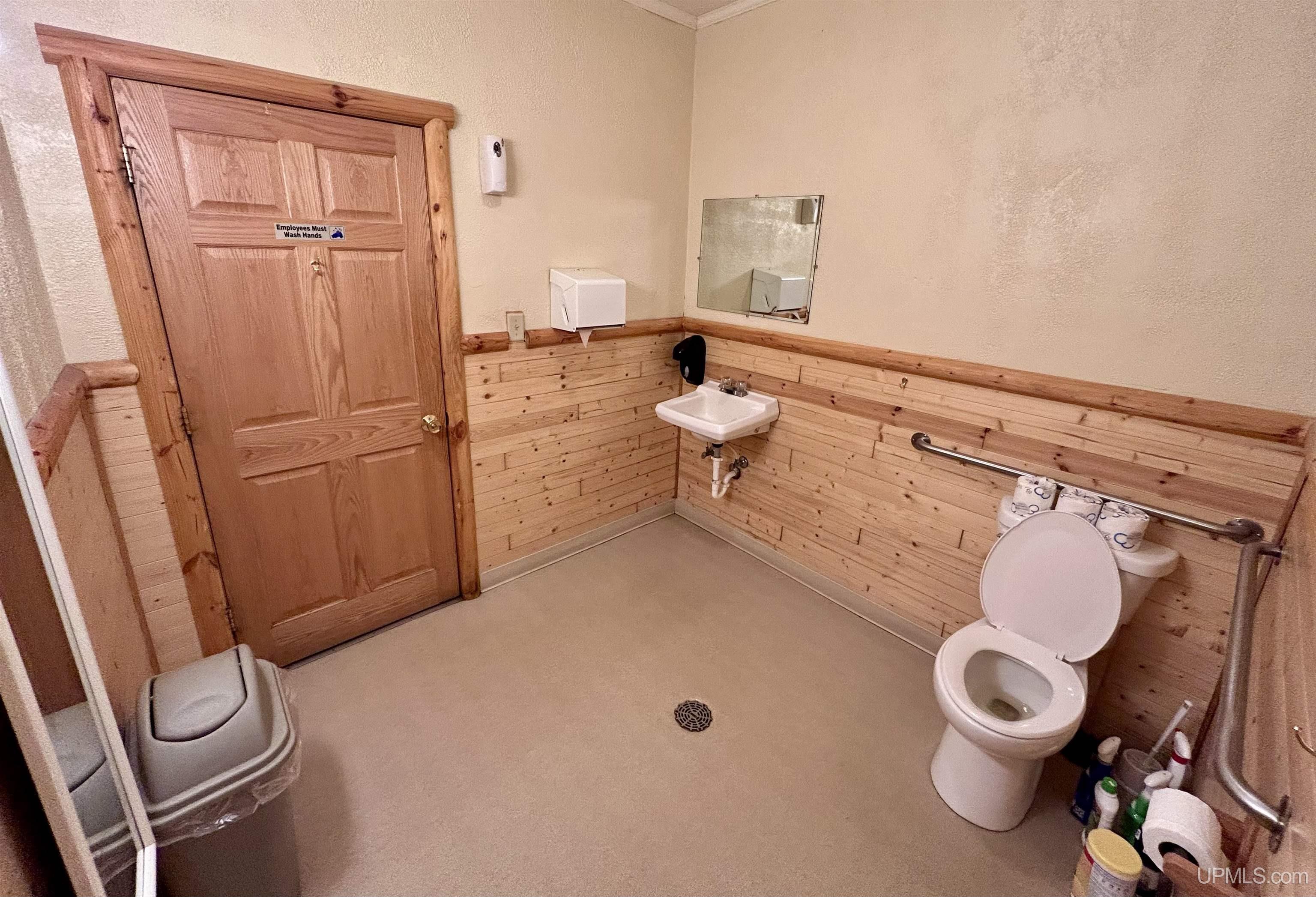 main property photo 30
