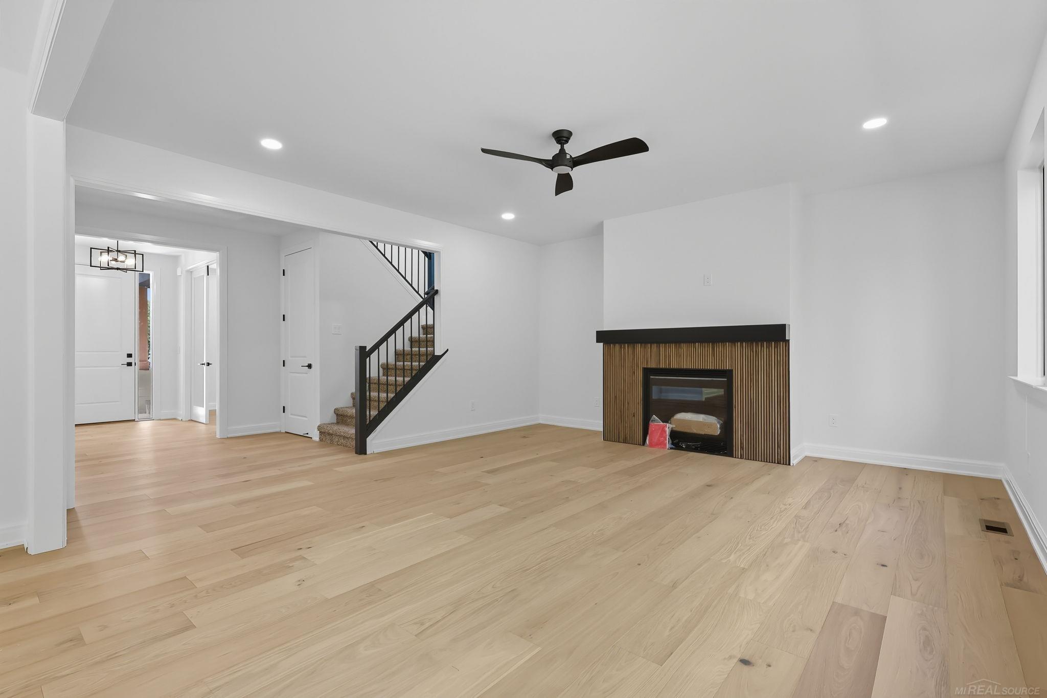 property viewer photo 20