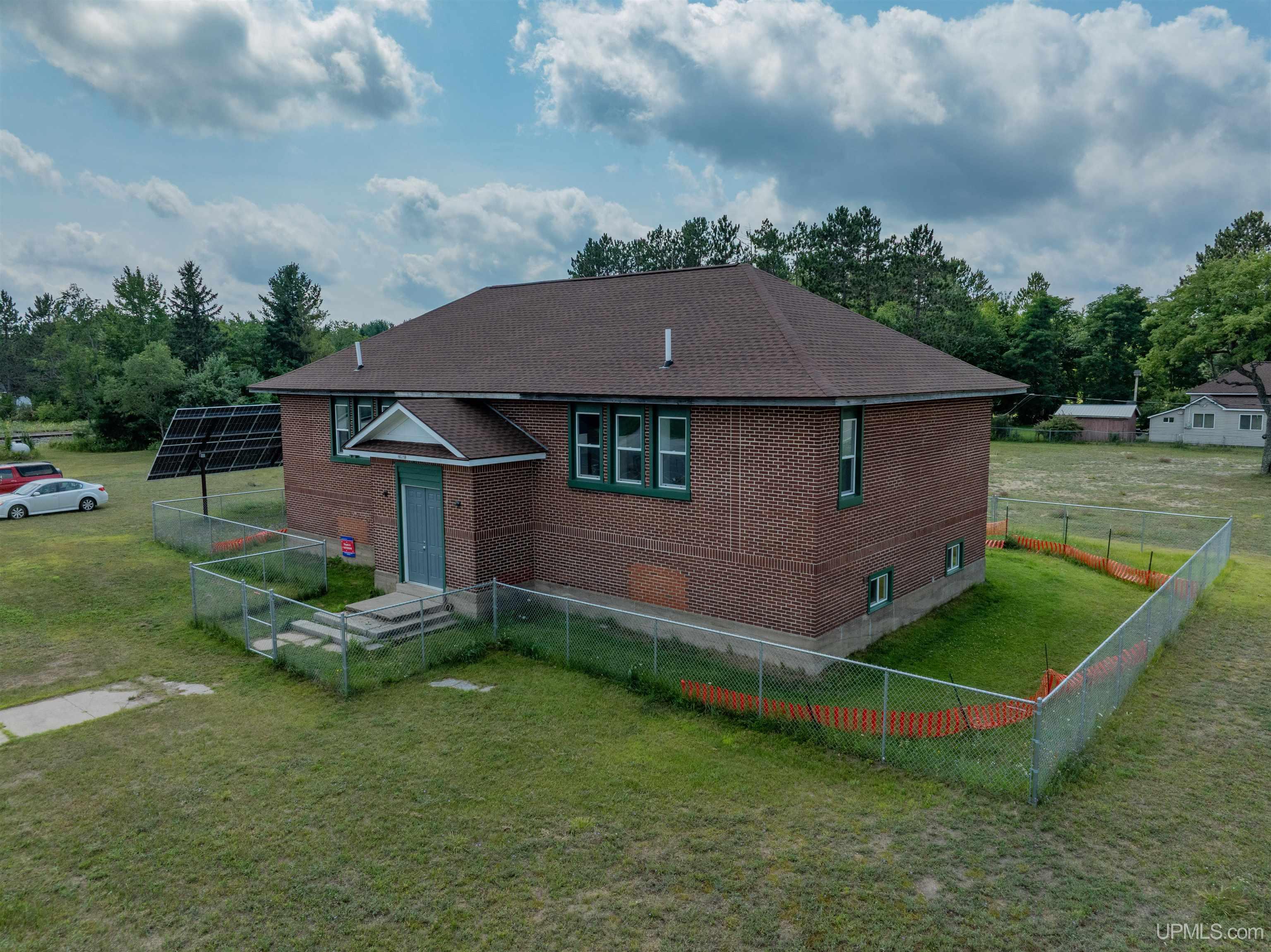 main property photo 37