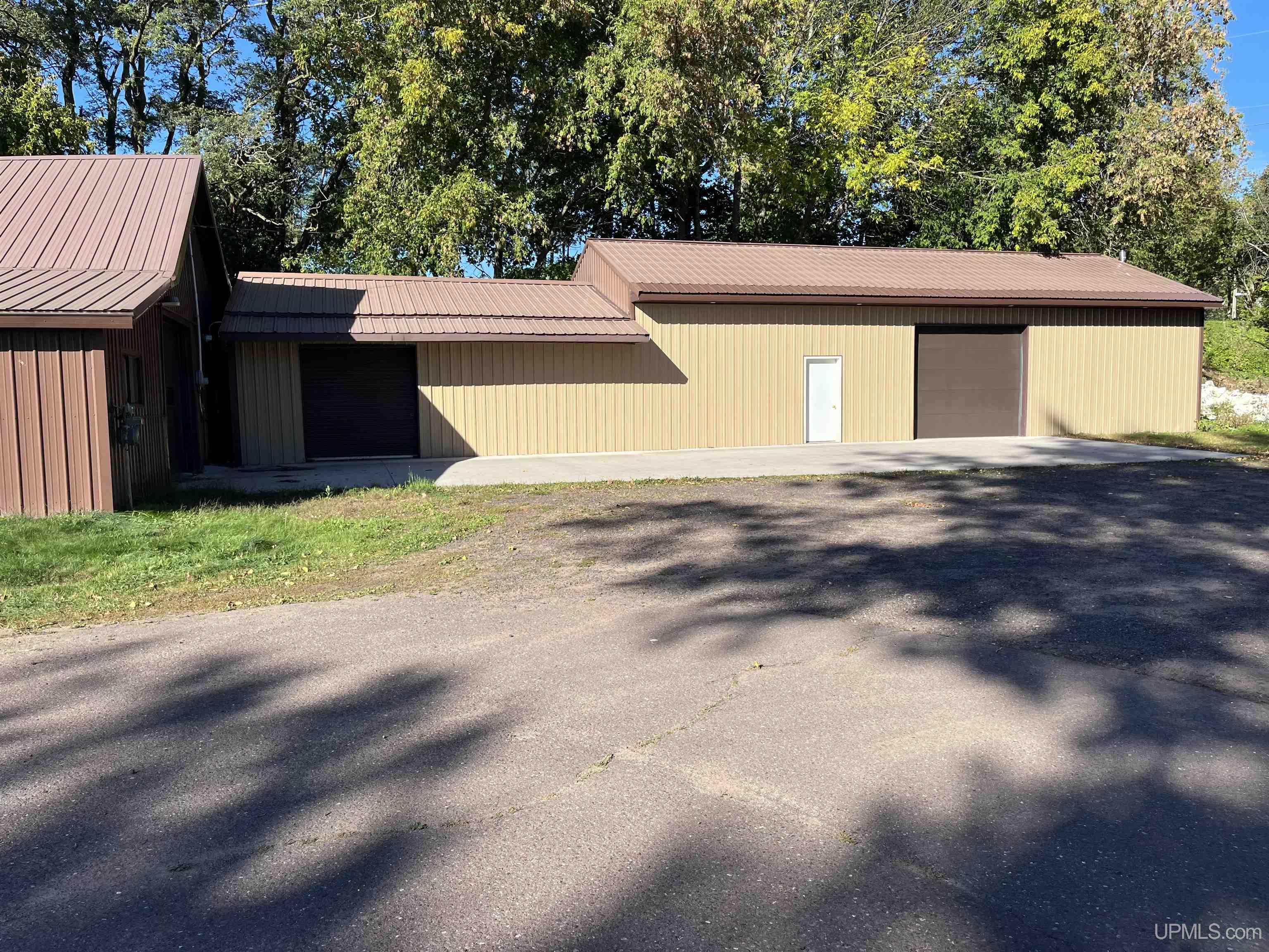 main property photo 17