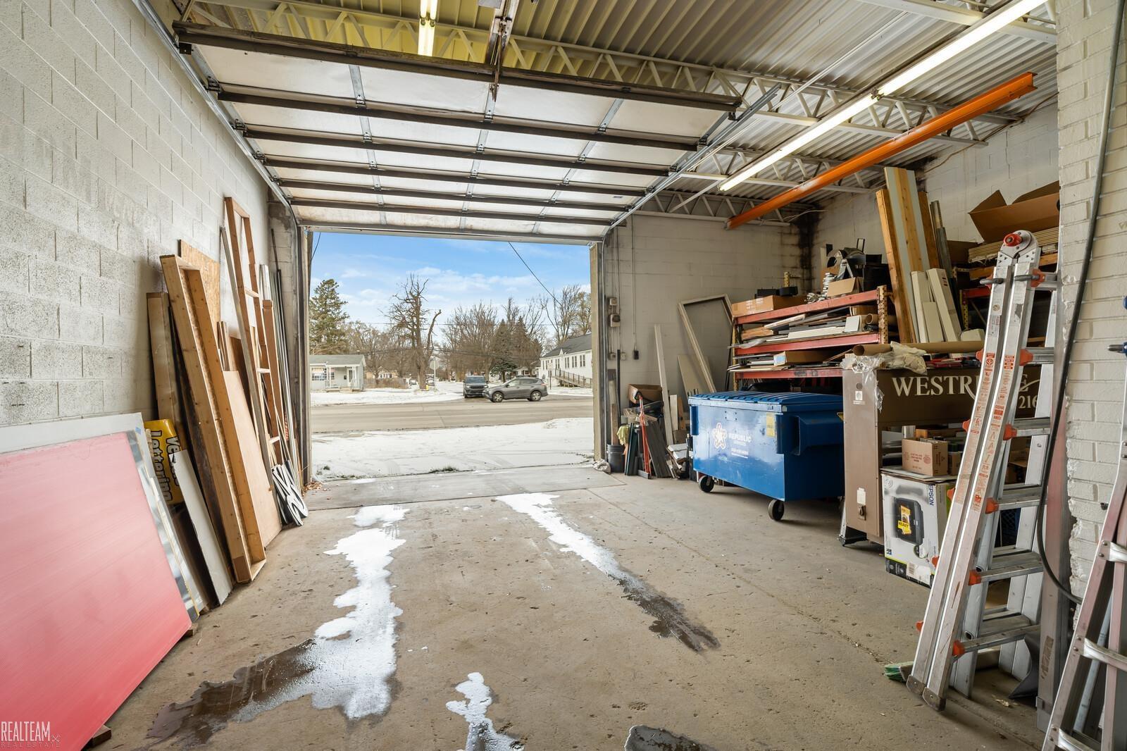 main property photo 28