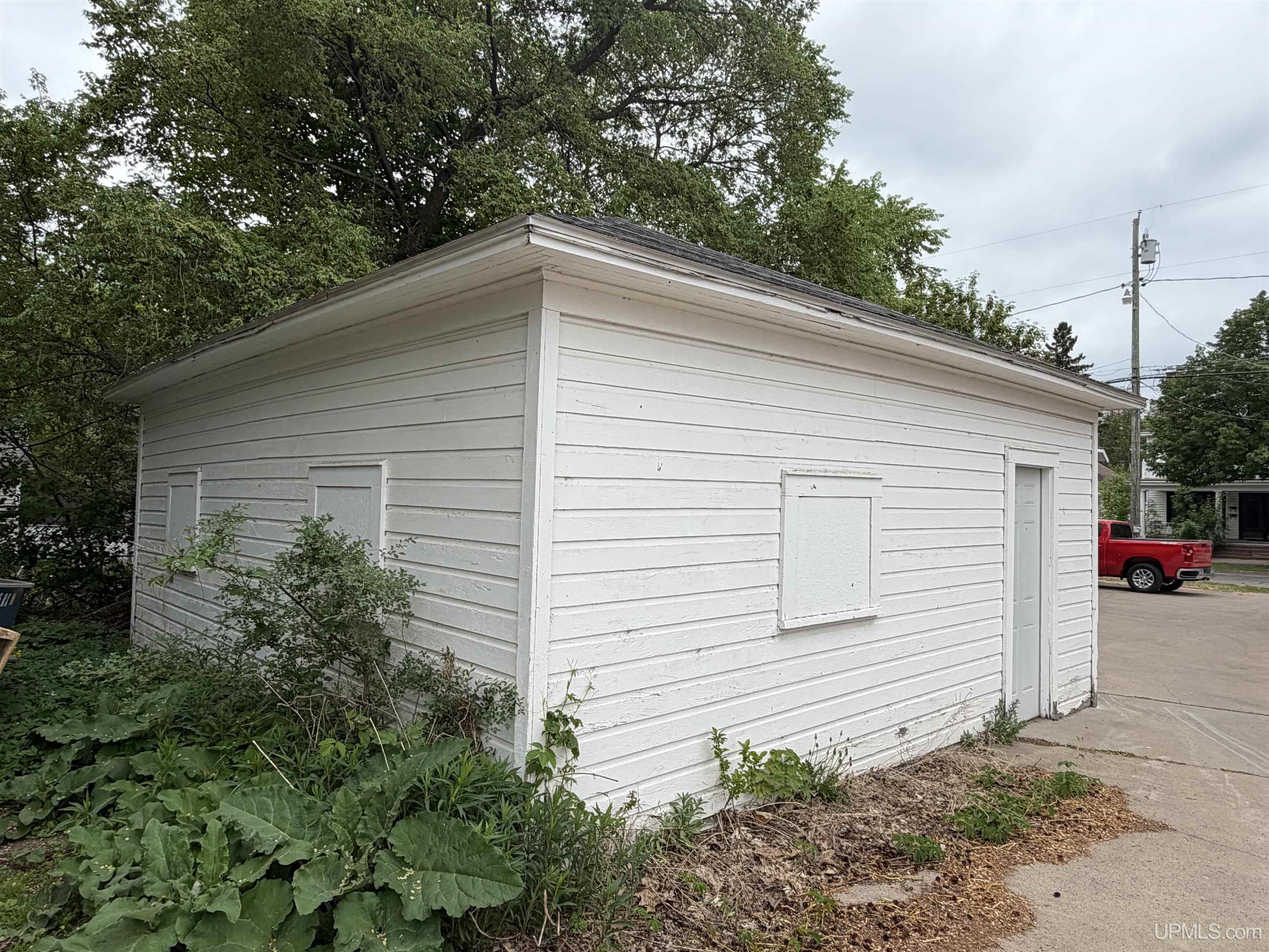 main property photo 31