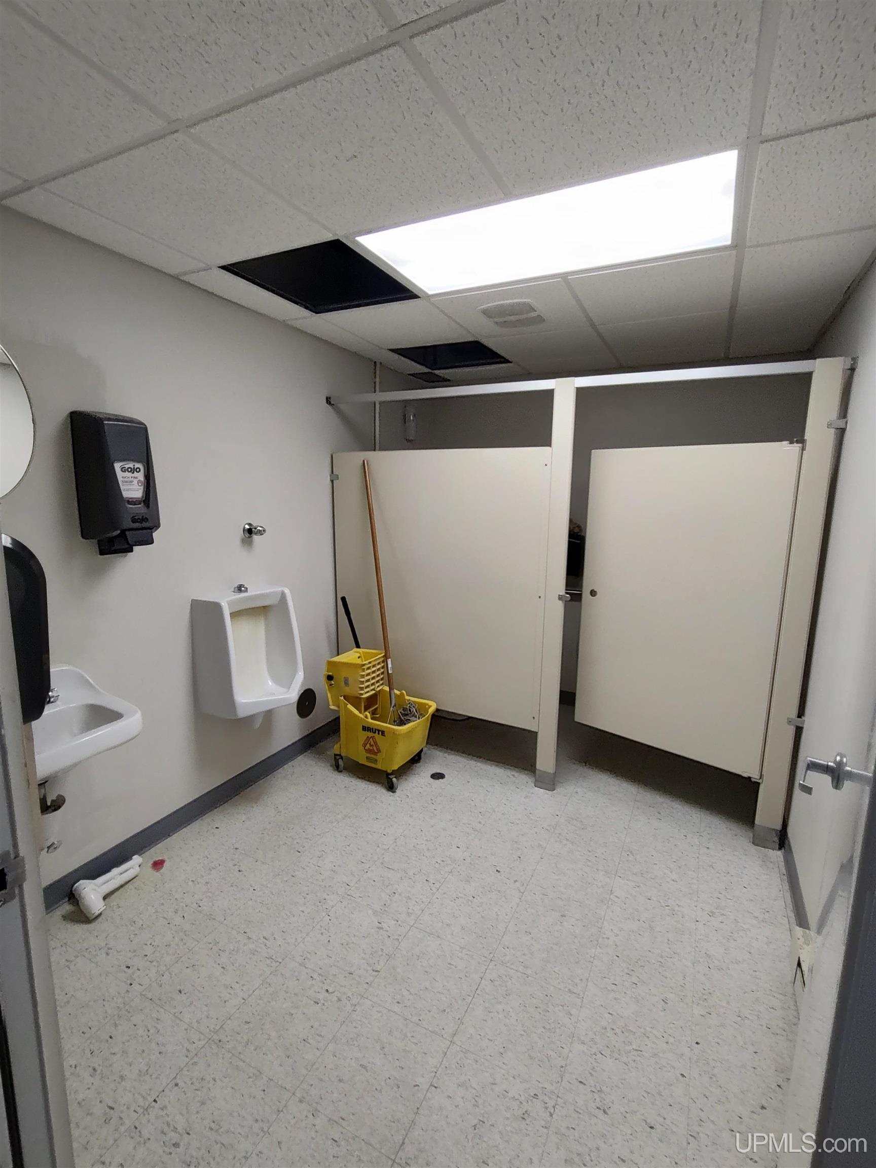 main property photo 40