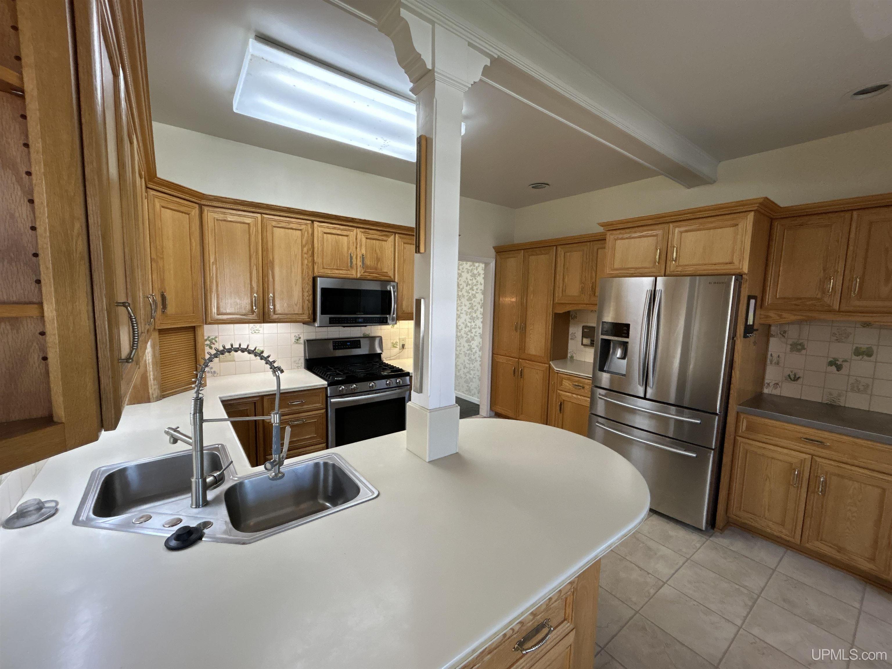 main property photo 10