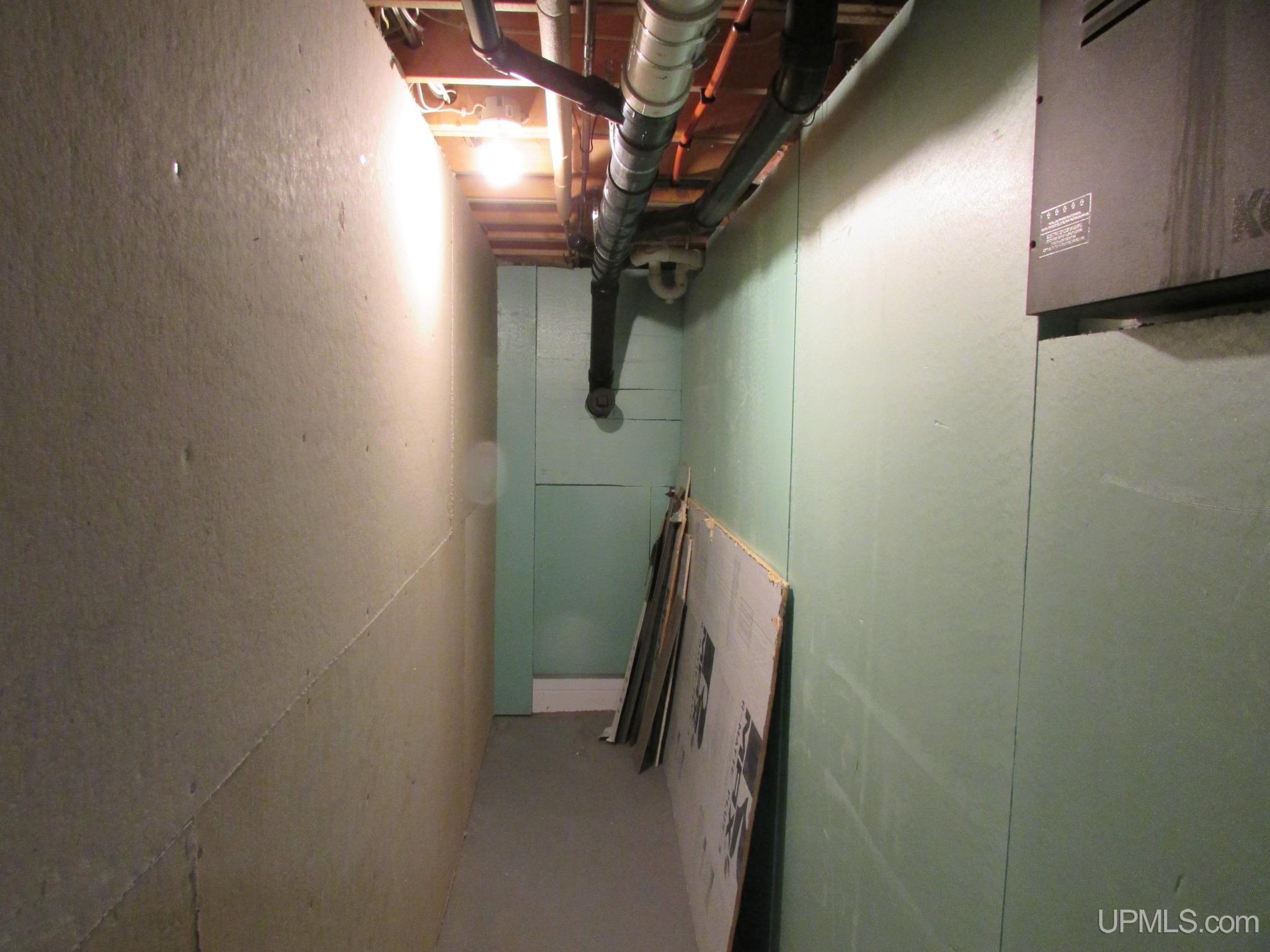 main property photo 40