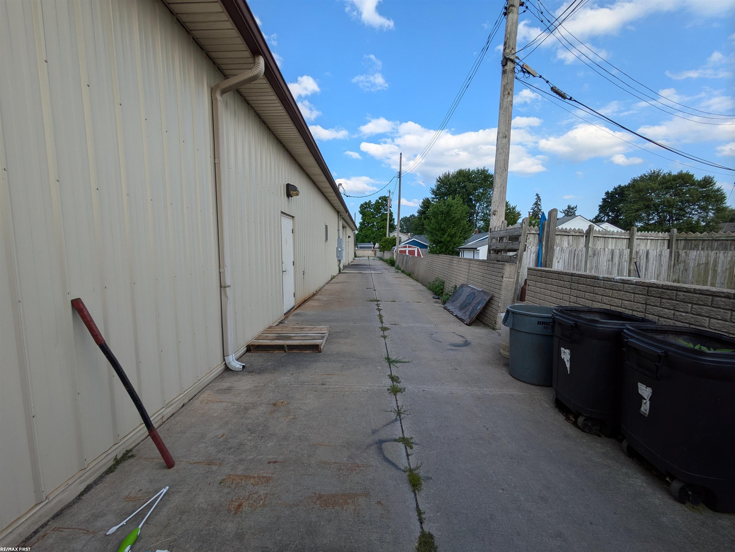 main property photo 28