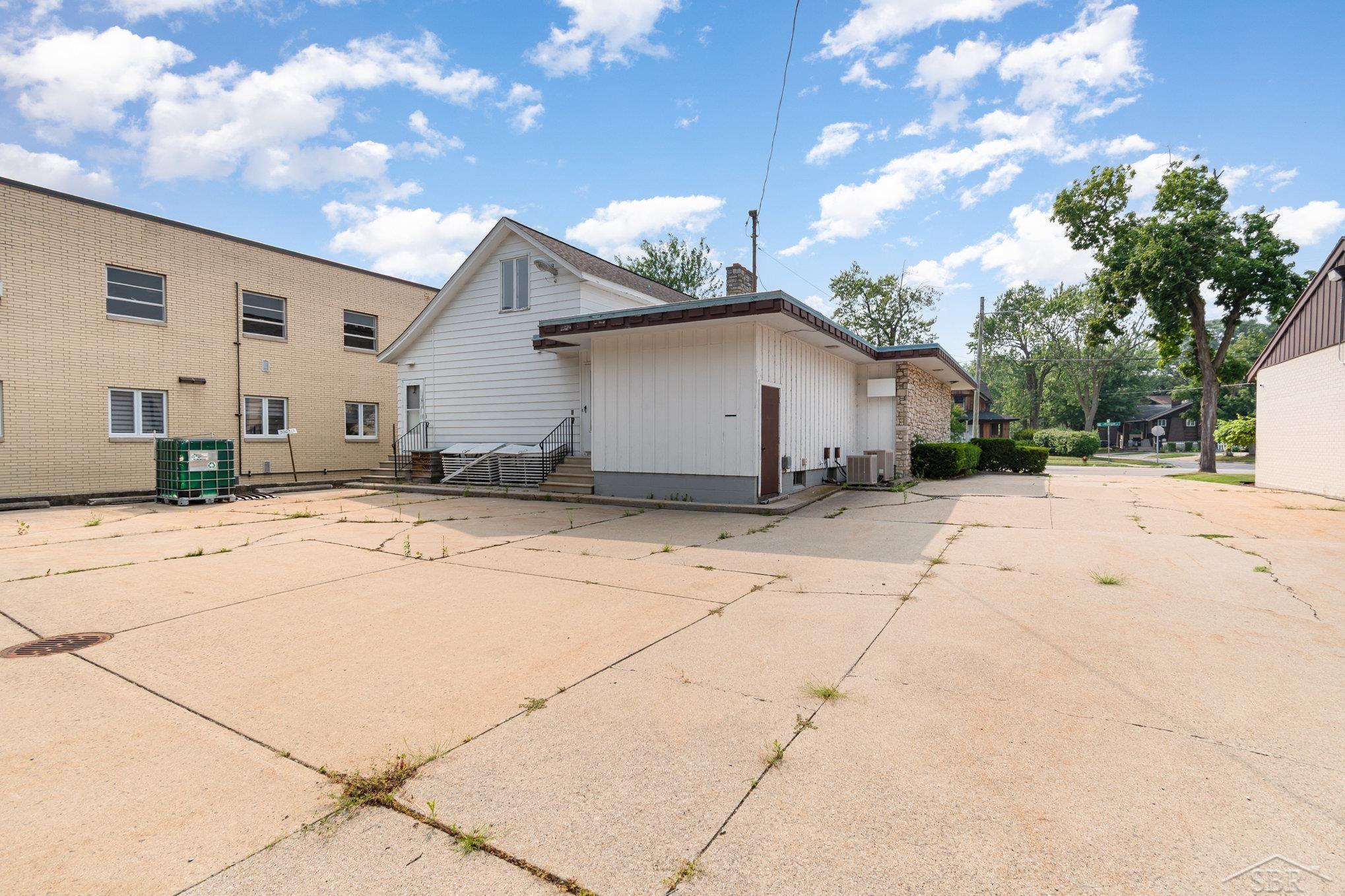 main property photo 14