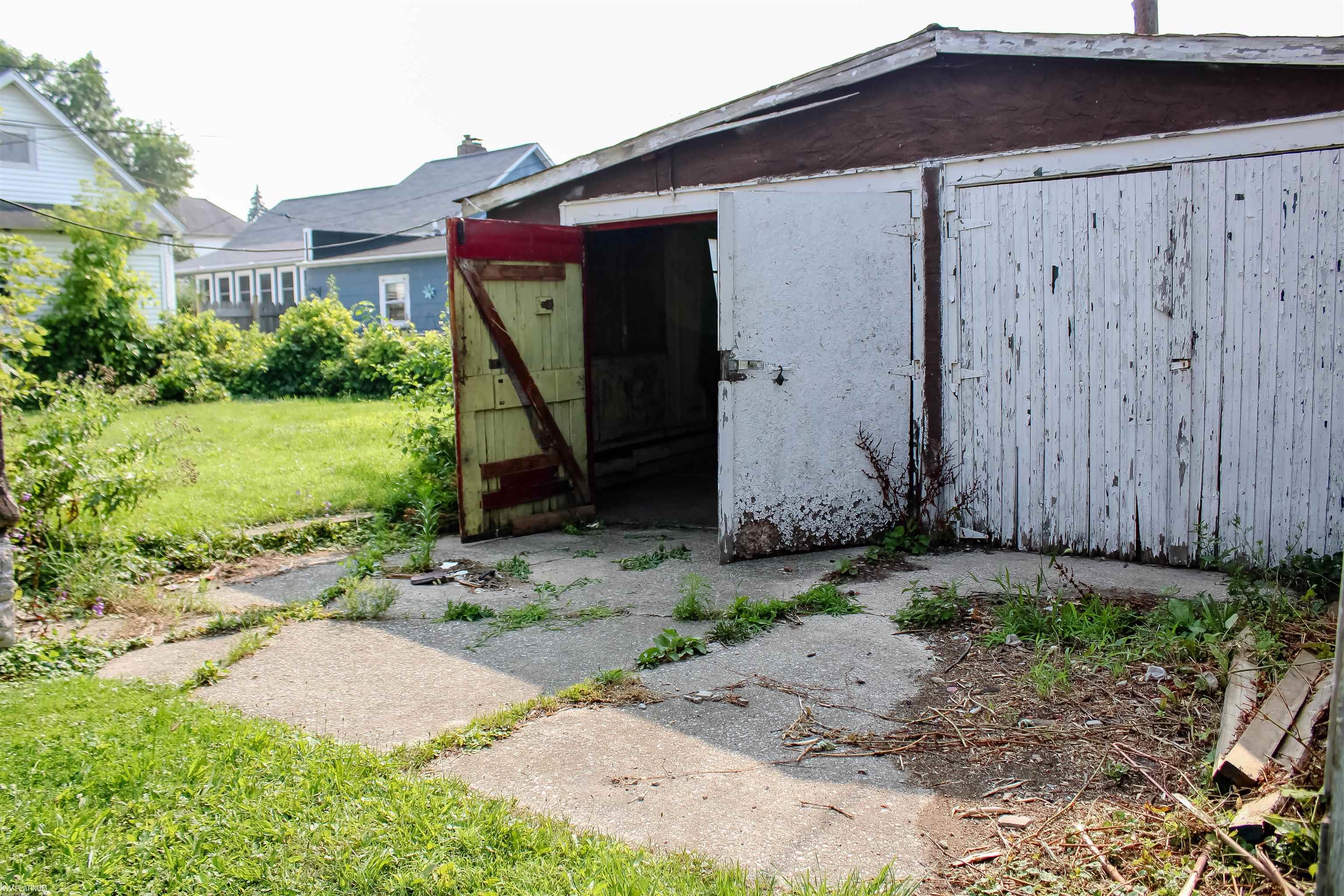 main property photo 8
