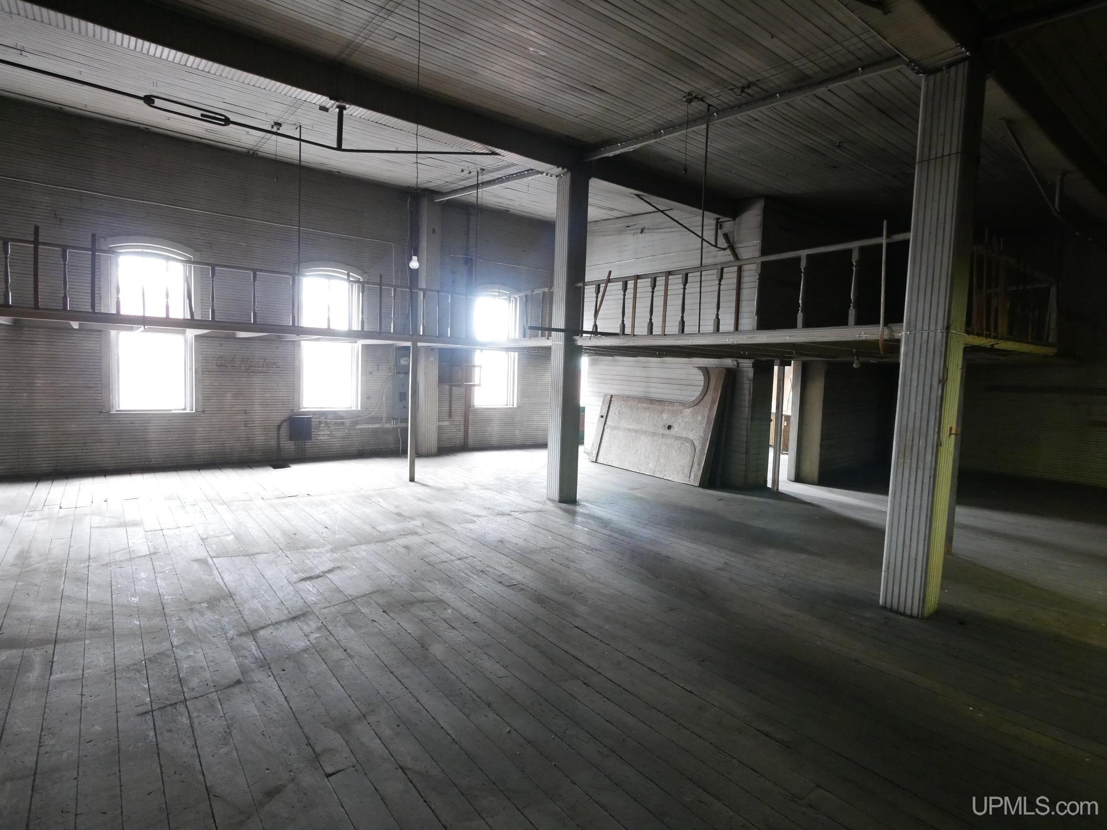 main property photo 34