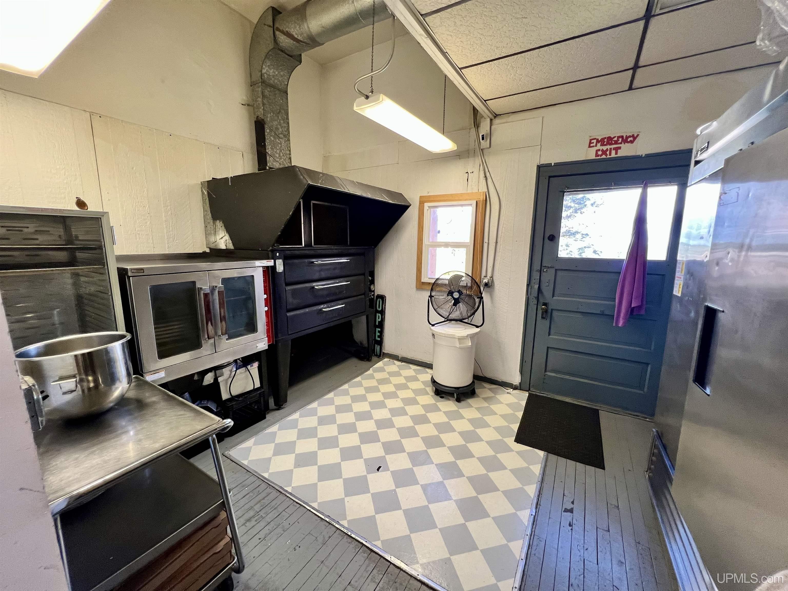 main property photo 10