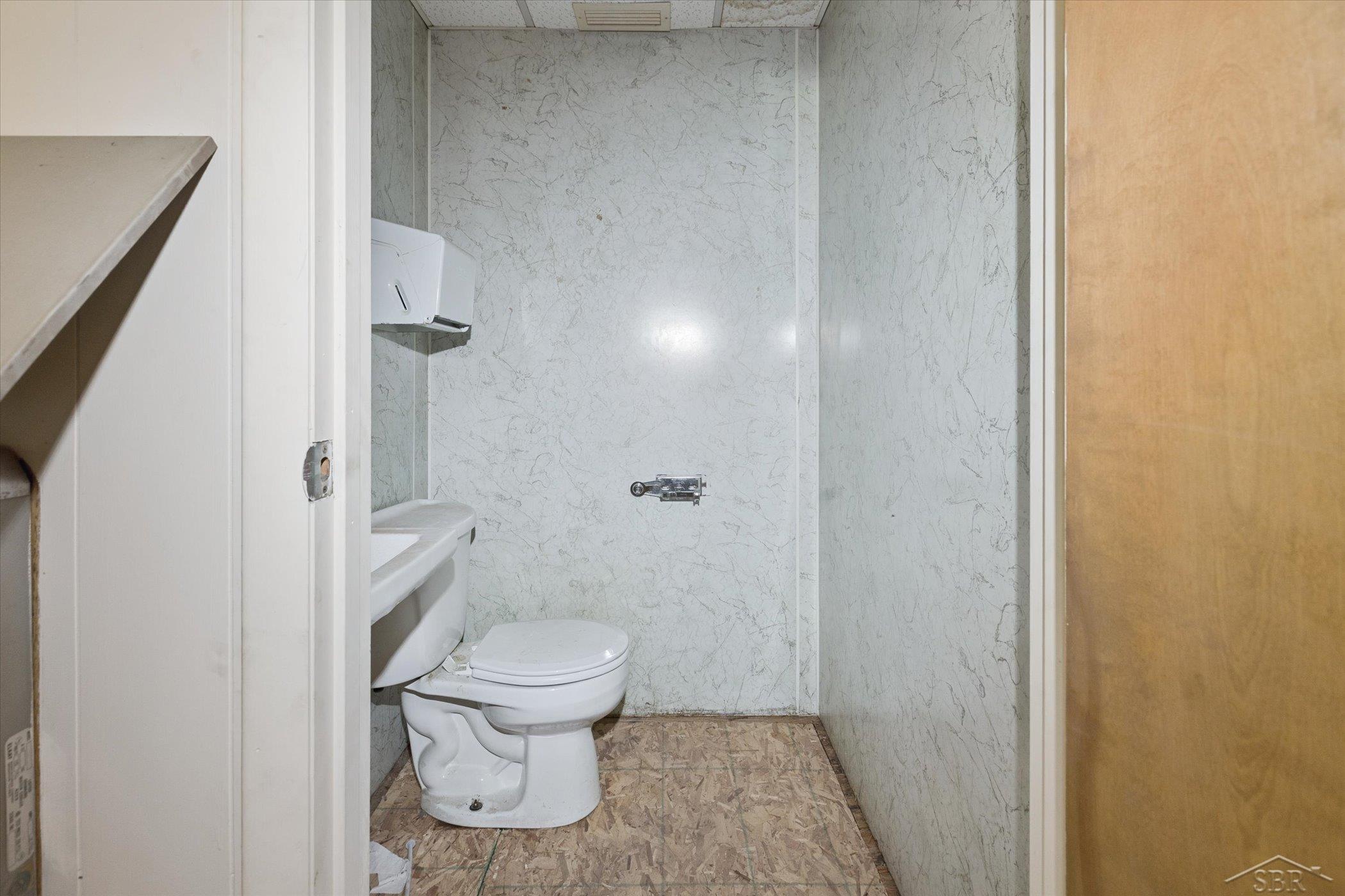 main property photo 31