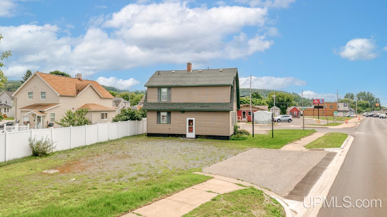 main property photo 18