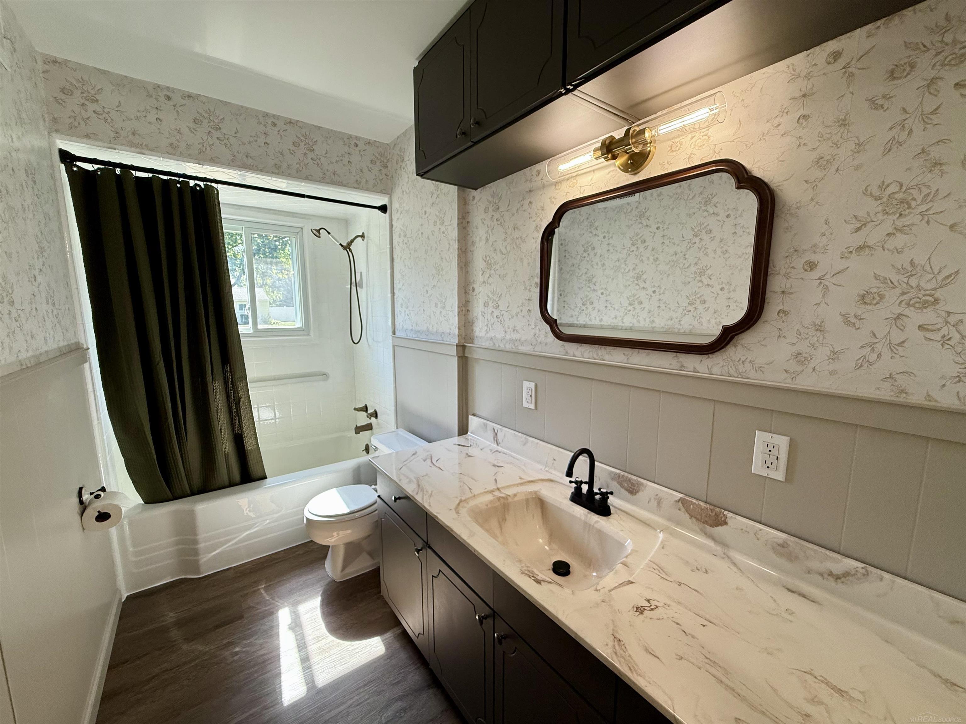 property viewer photo 35