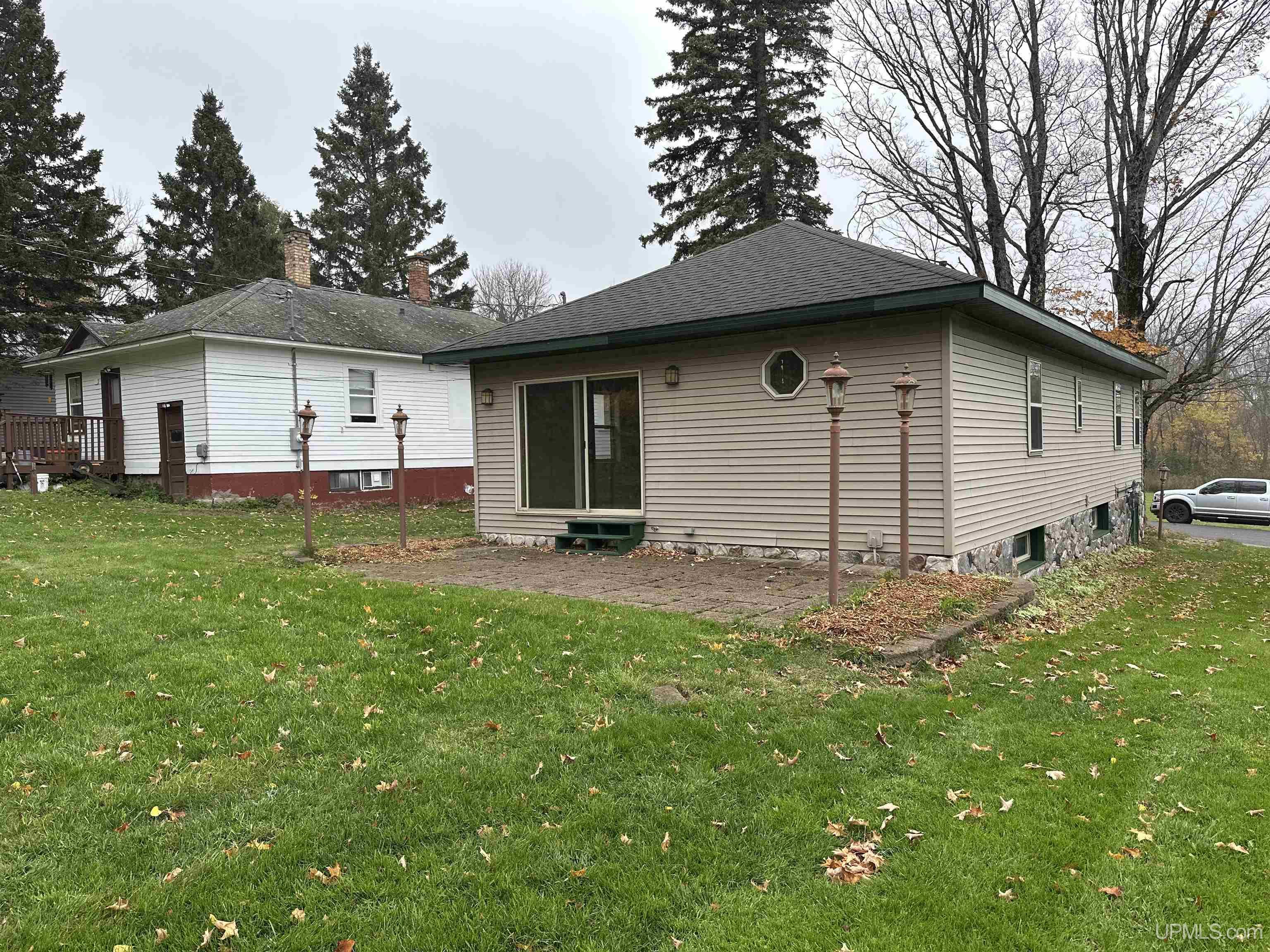 main property photo 37