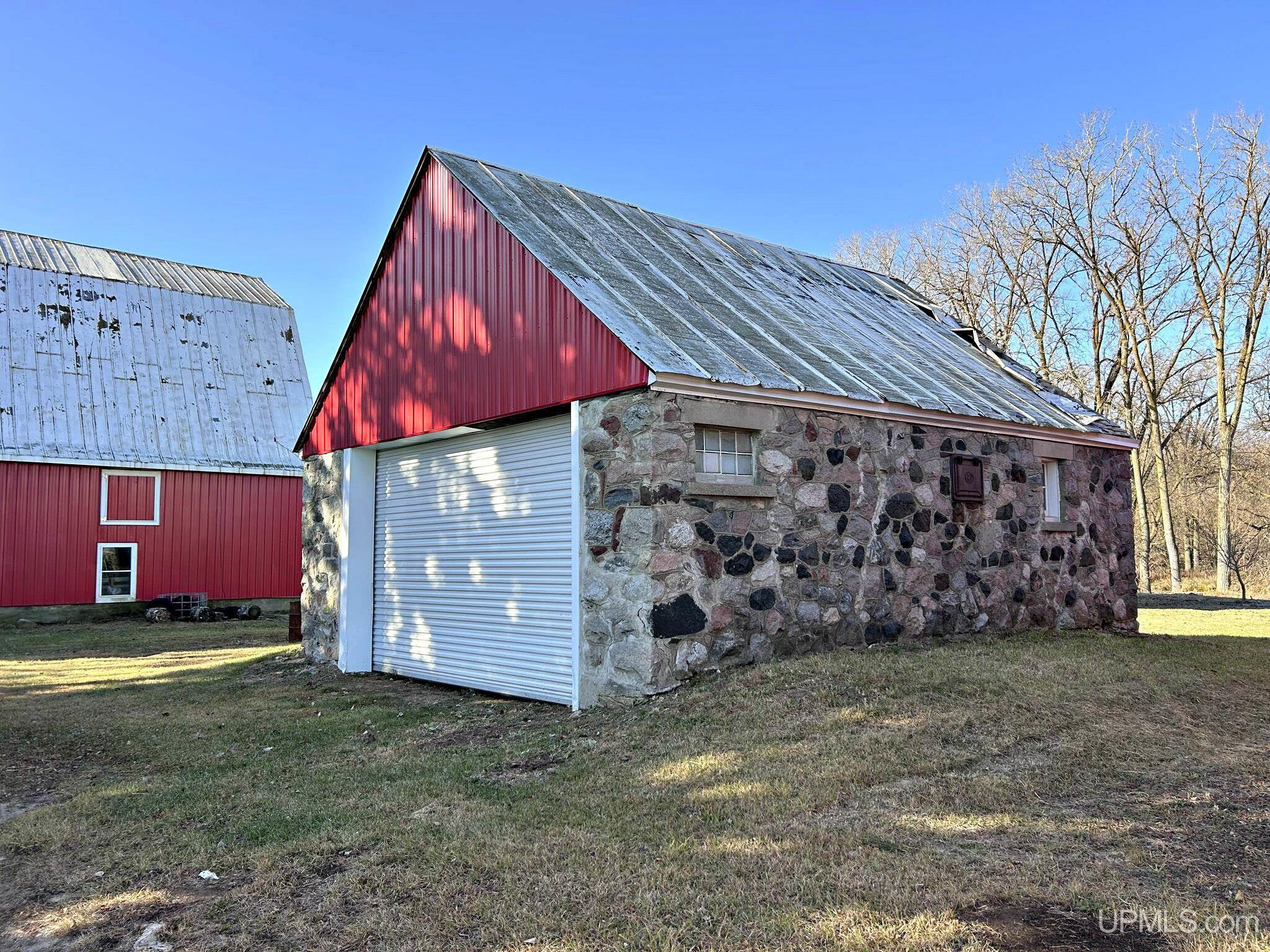 main property photo 31