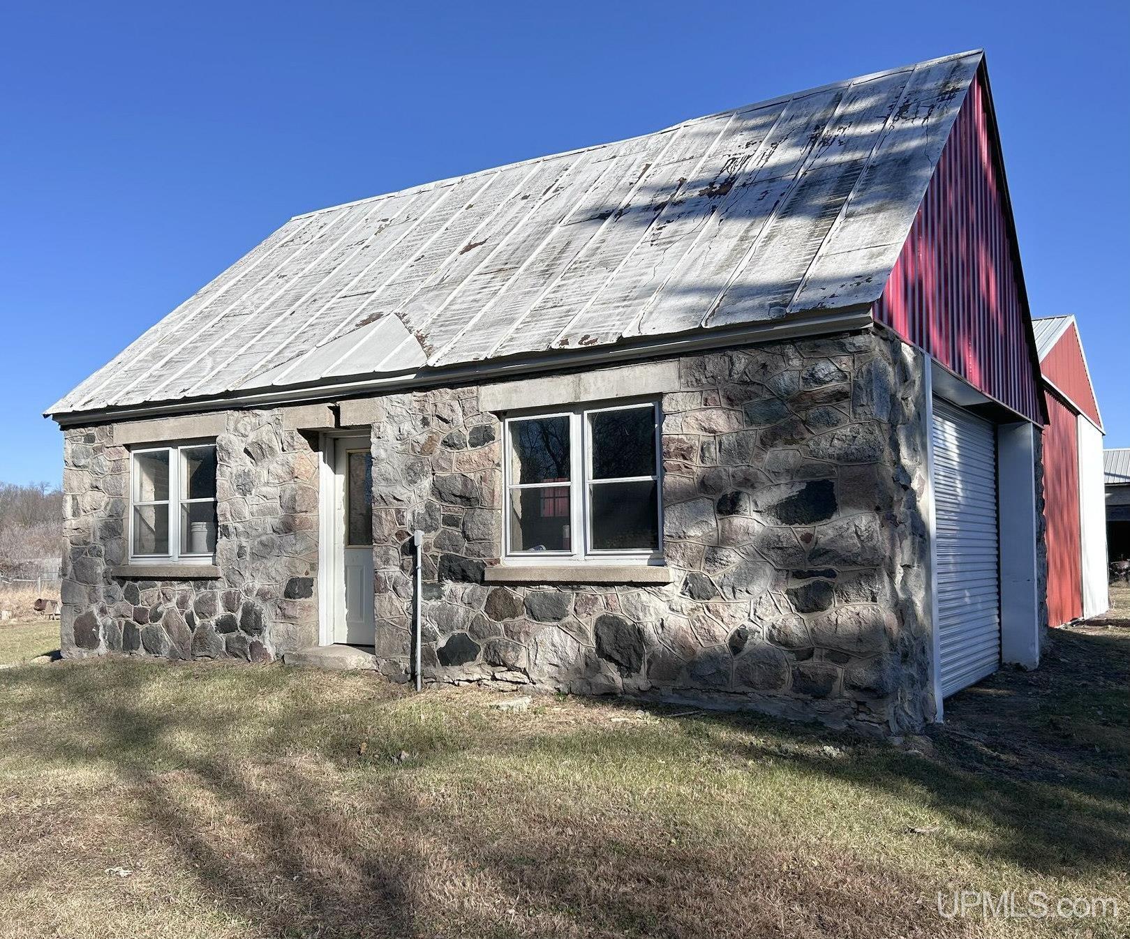 main property photo 32