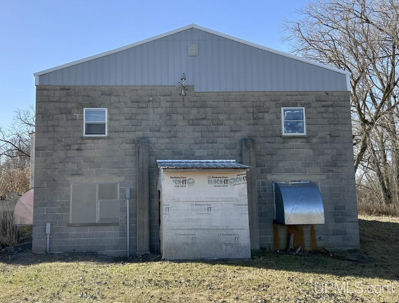 main property photo 40