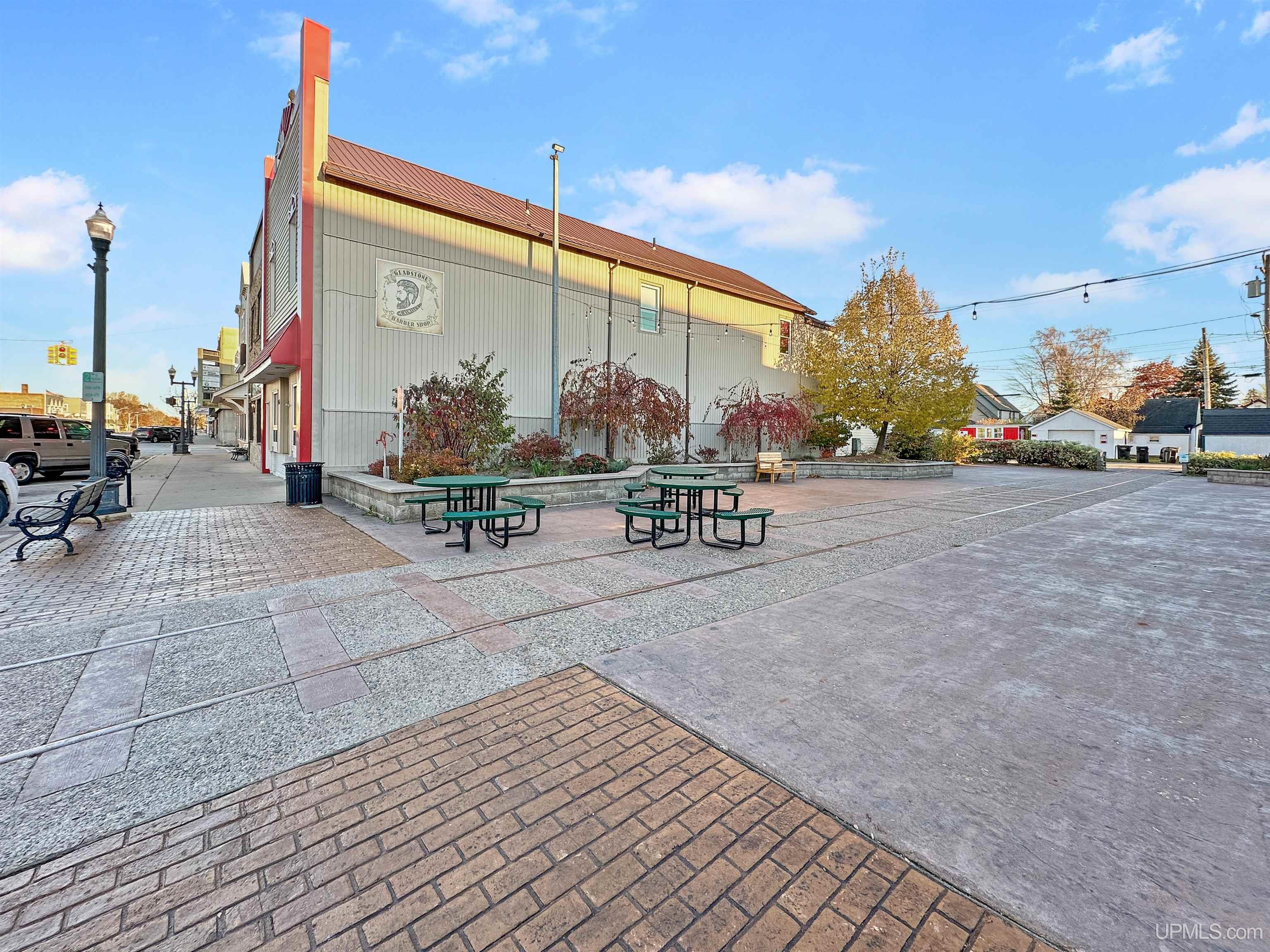 main property photo 28