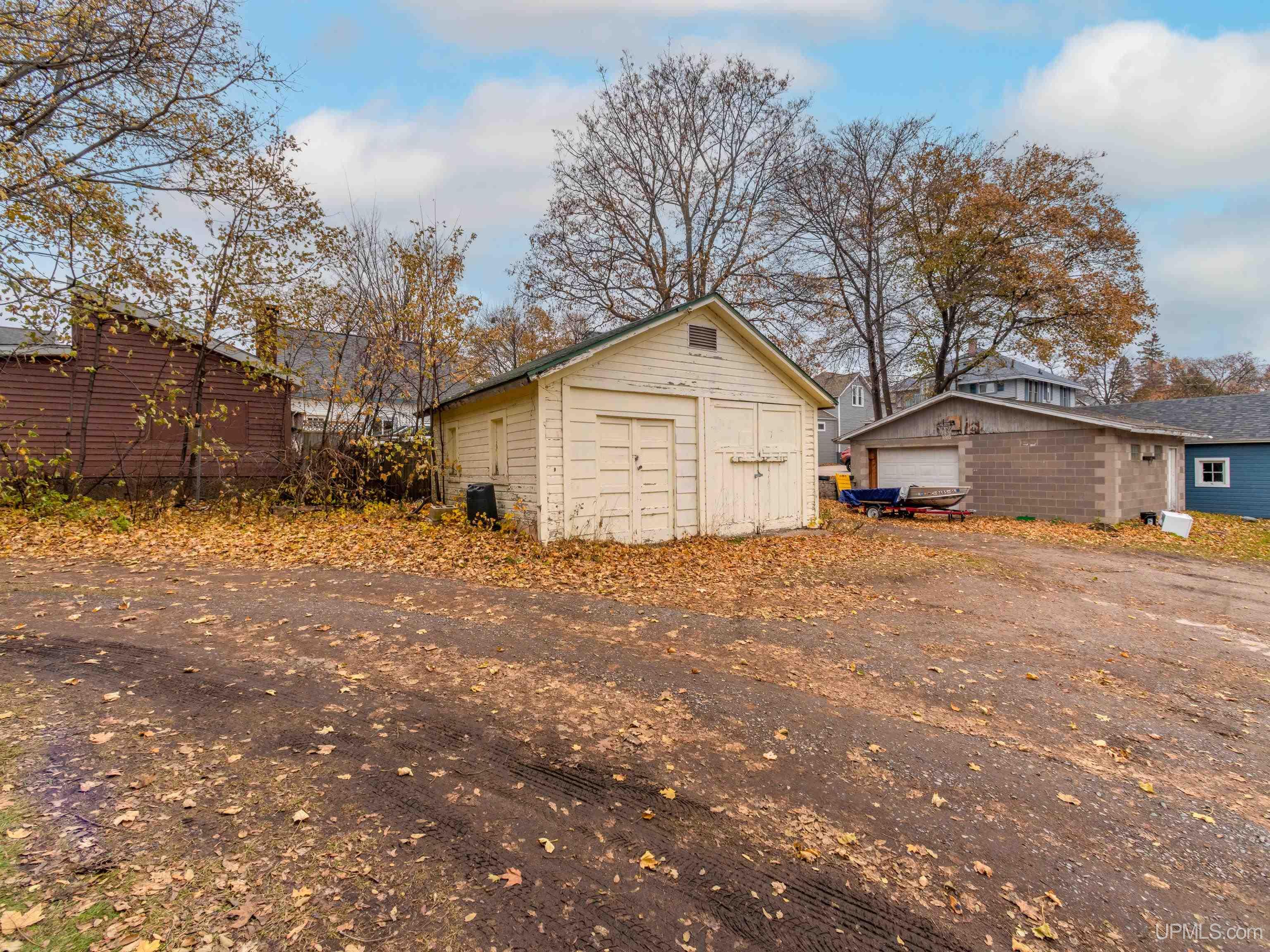 main property photo 42