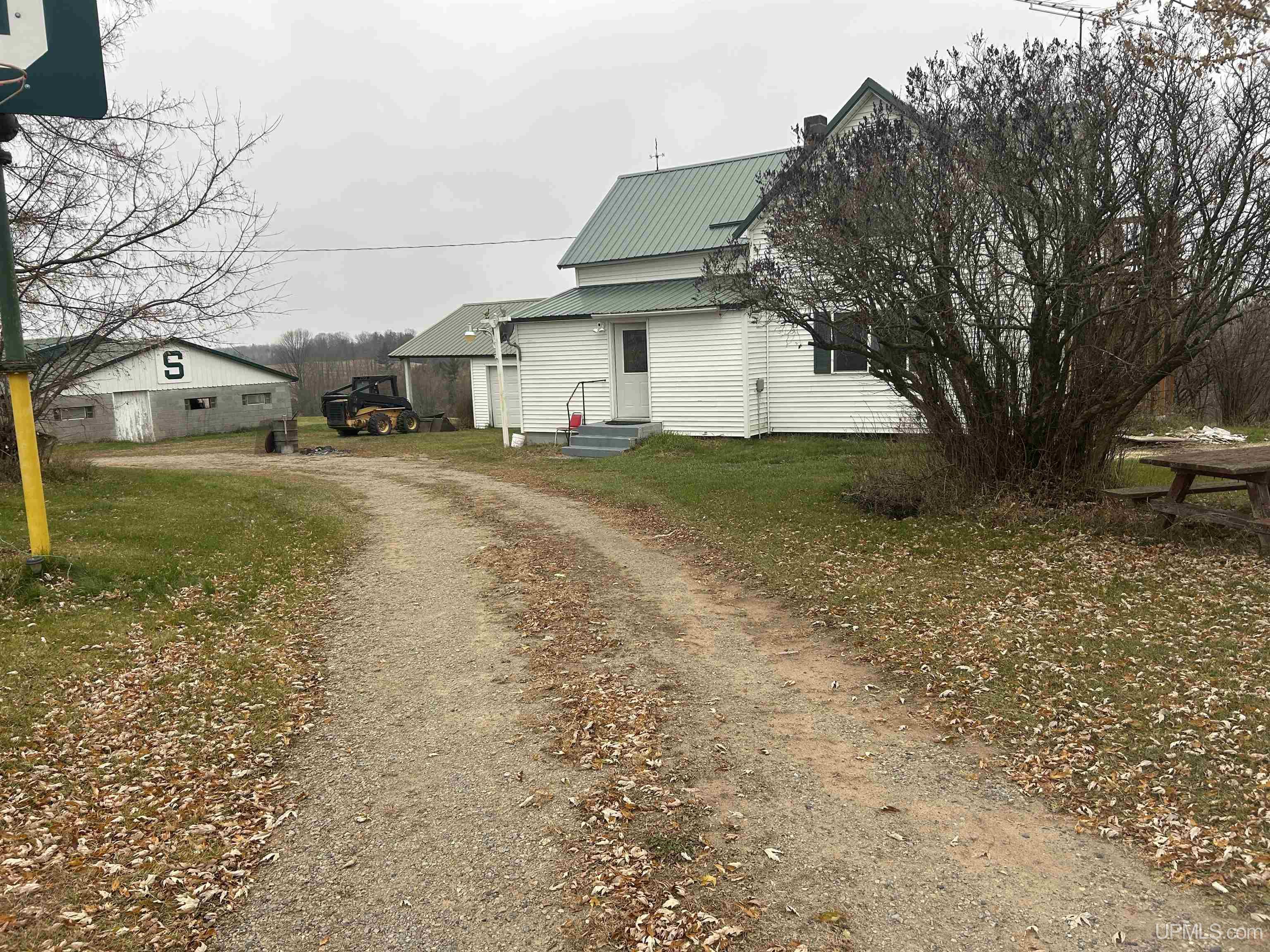 main property photo 32