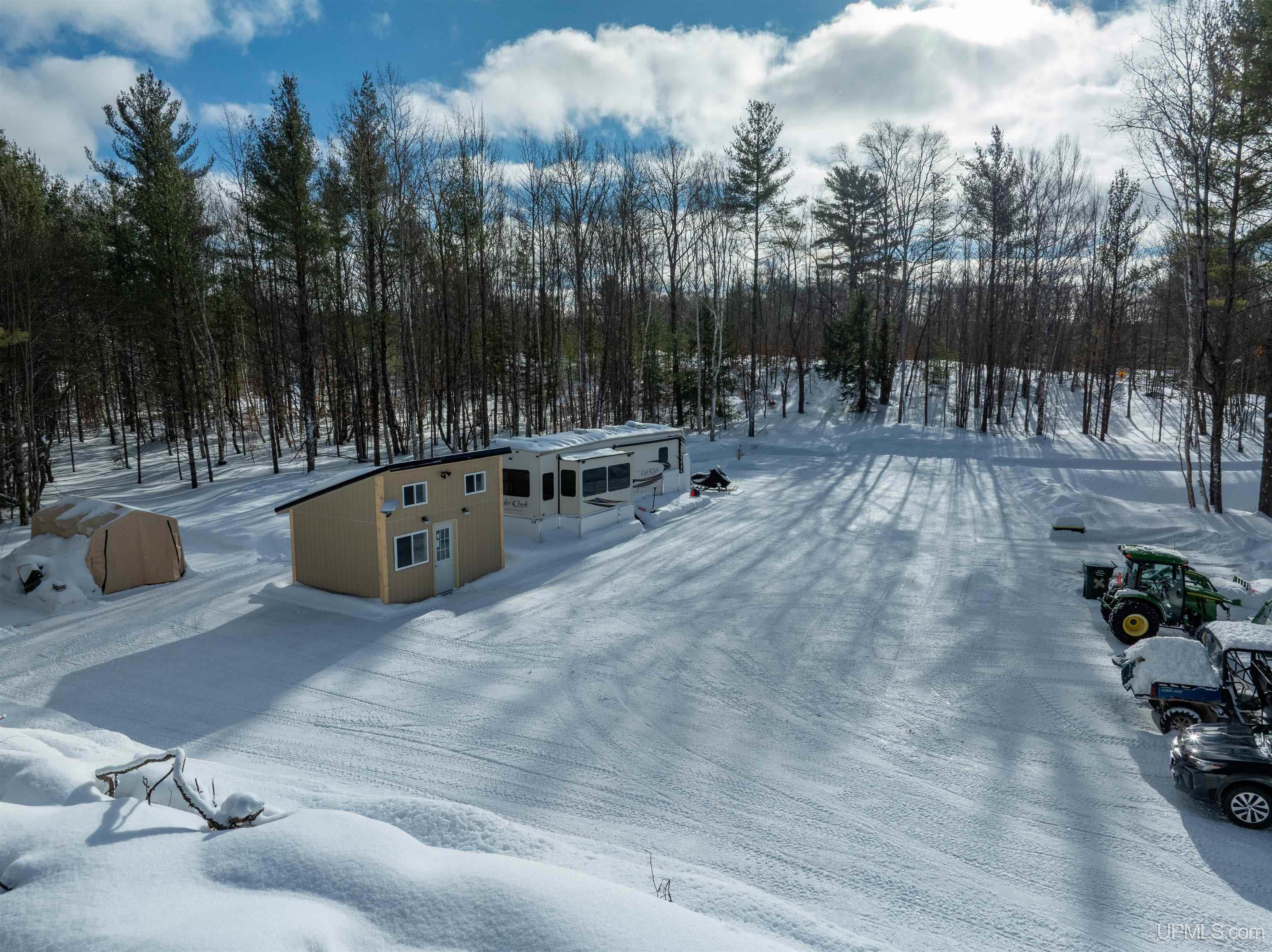 main property photo 4