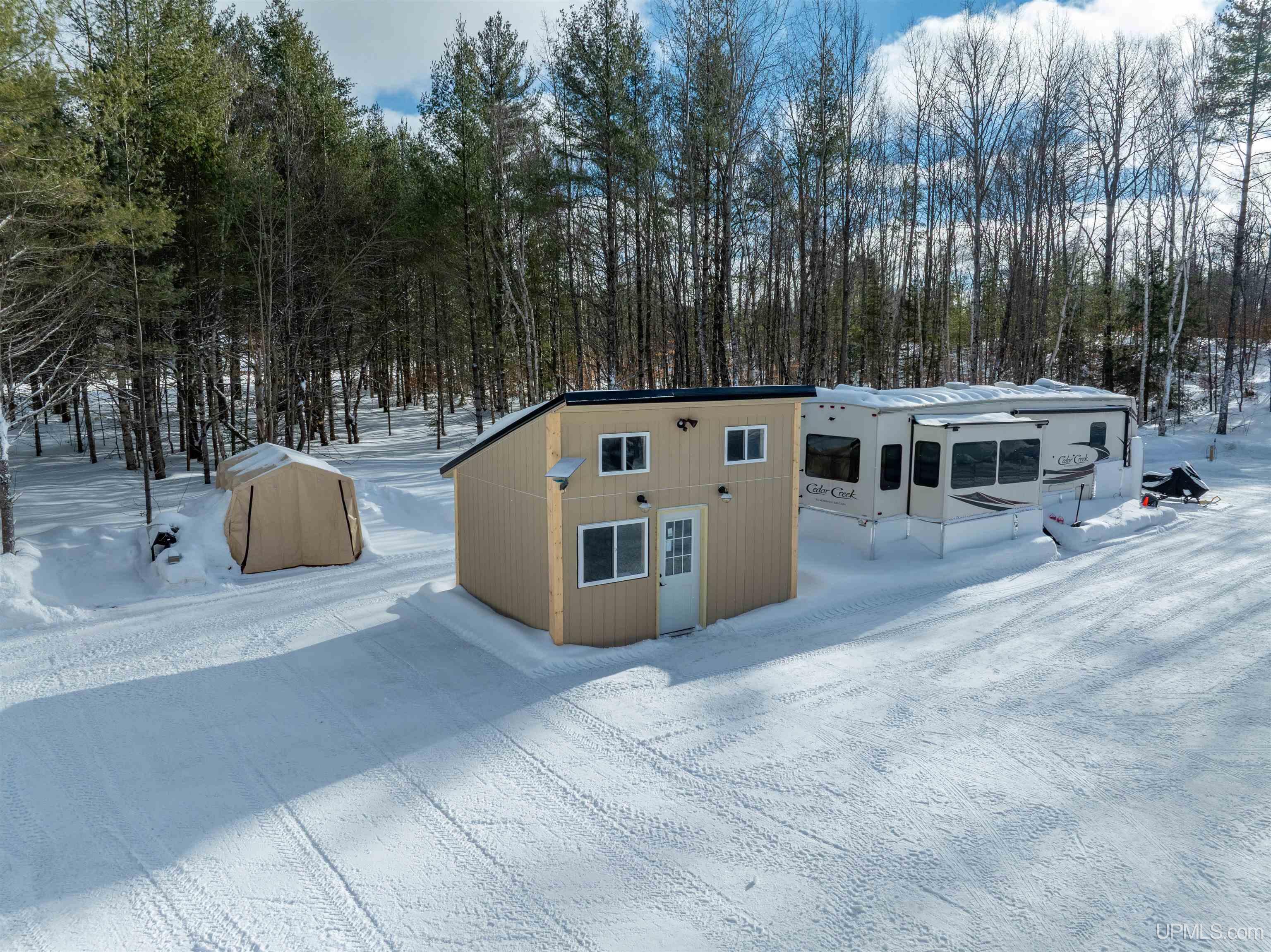 main property photo 6