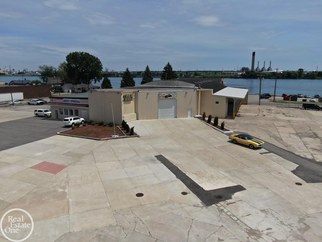 main property photo 40