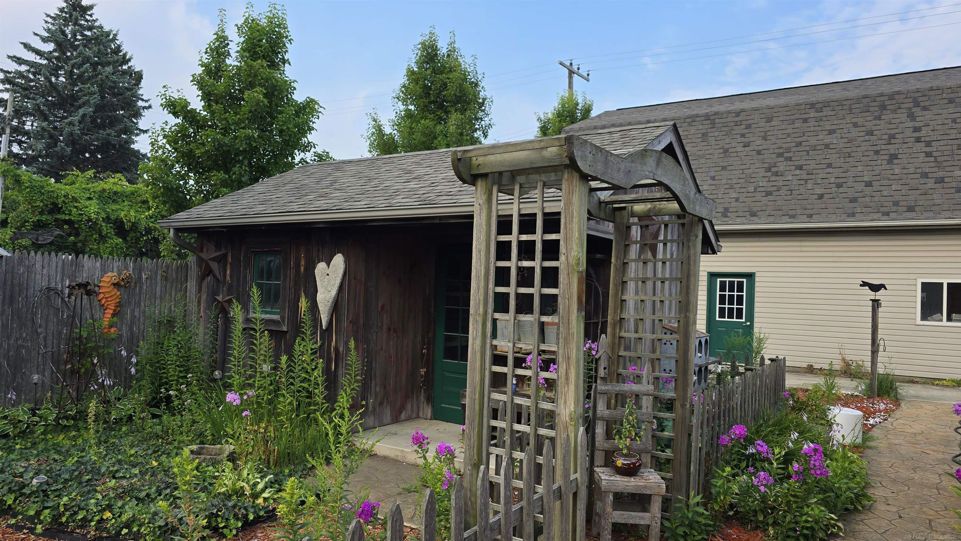 main property photo 6