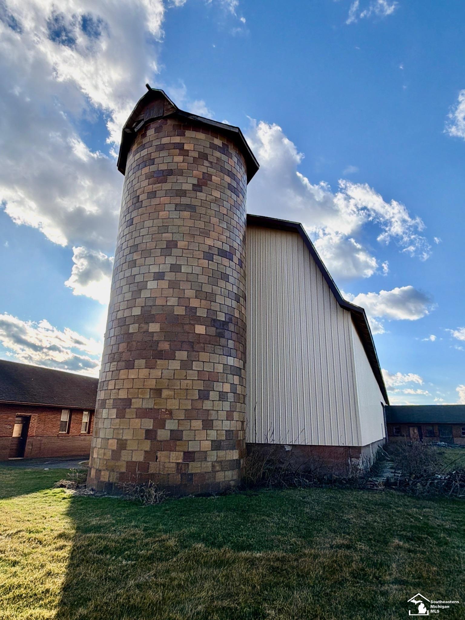 main property photo 25