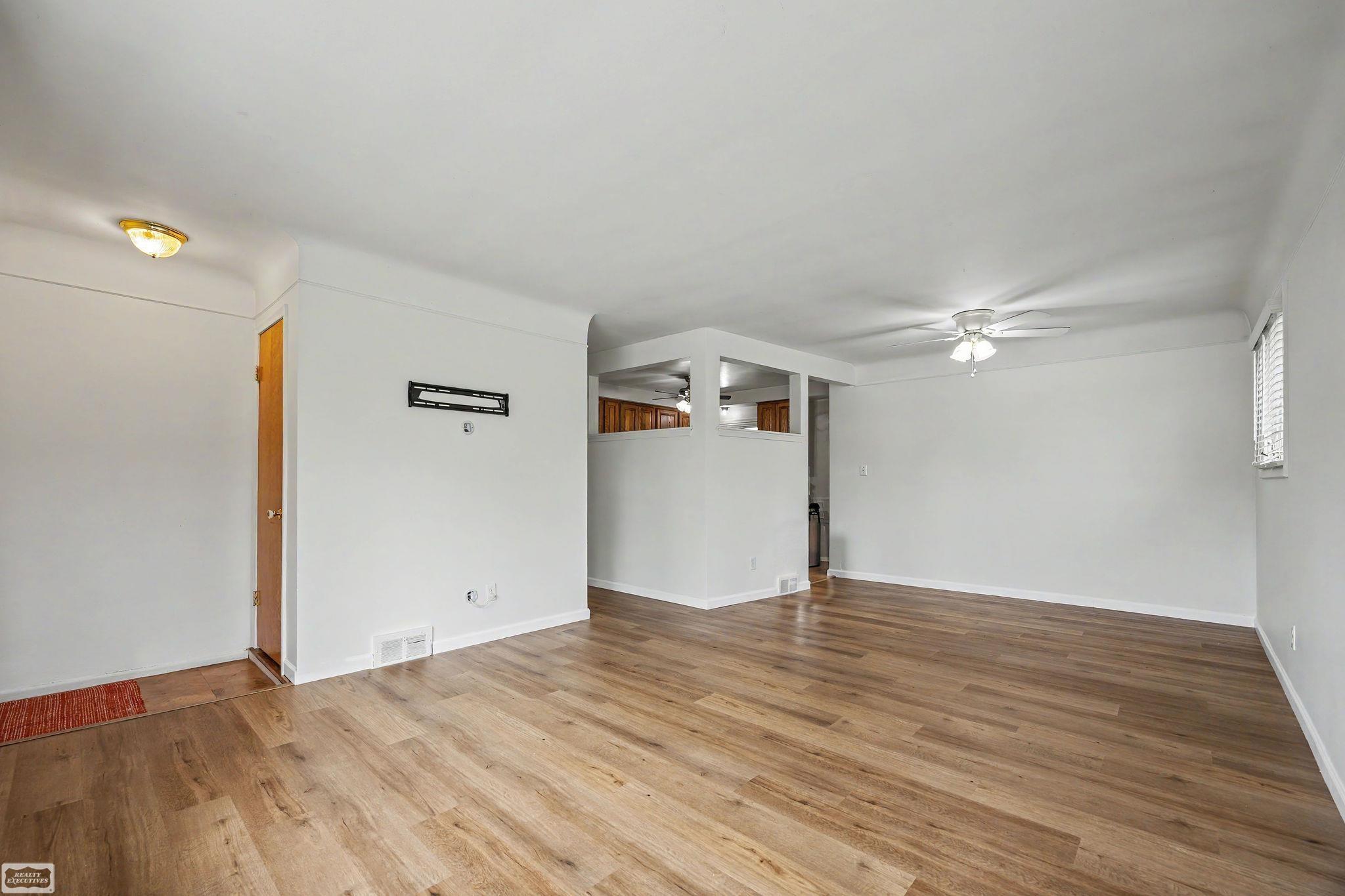 property viewer photo 3