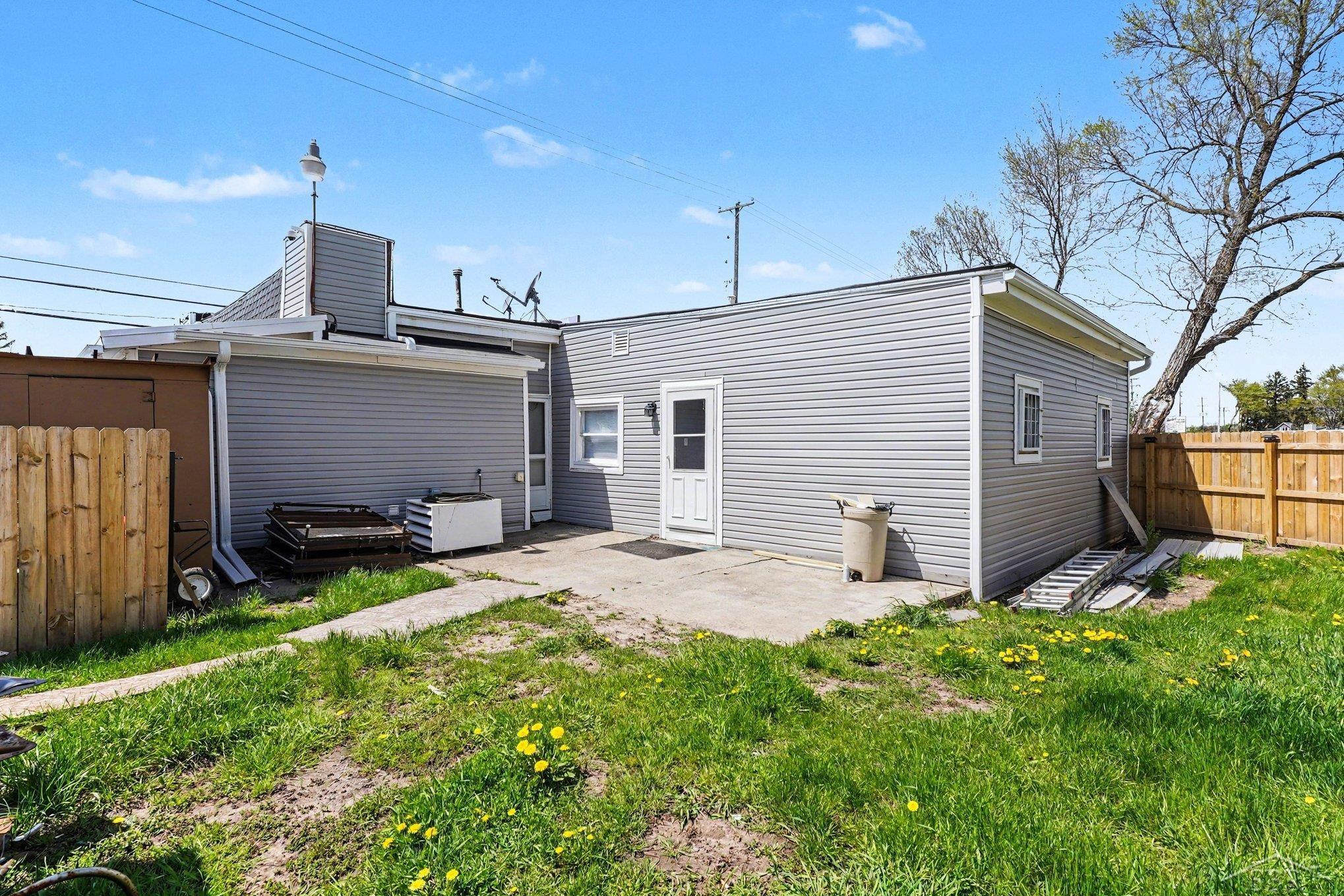 main property photo 16