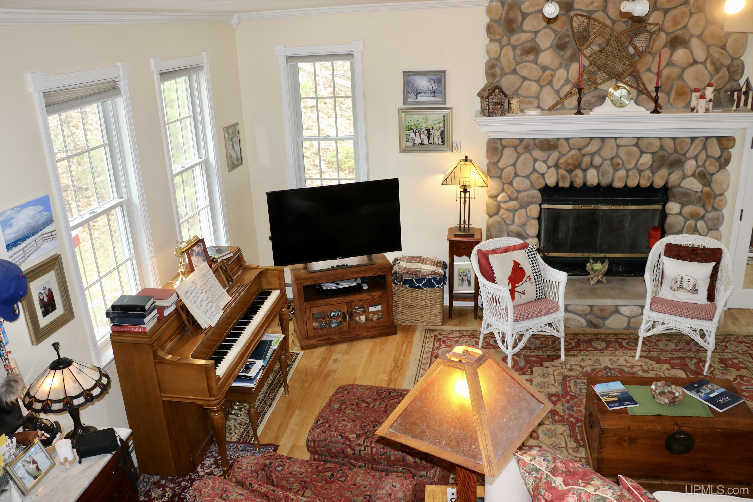 main property photo 9