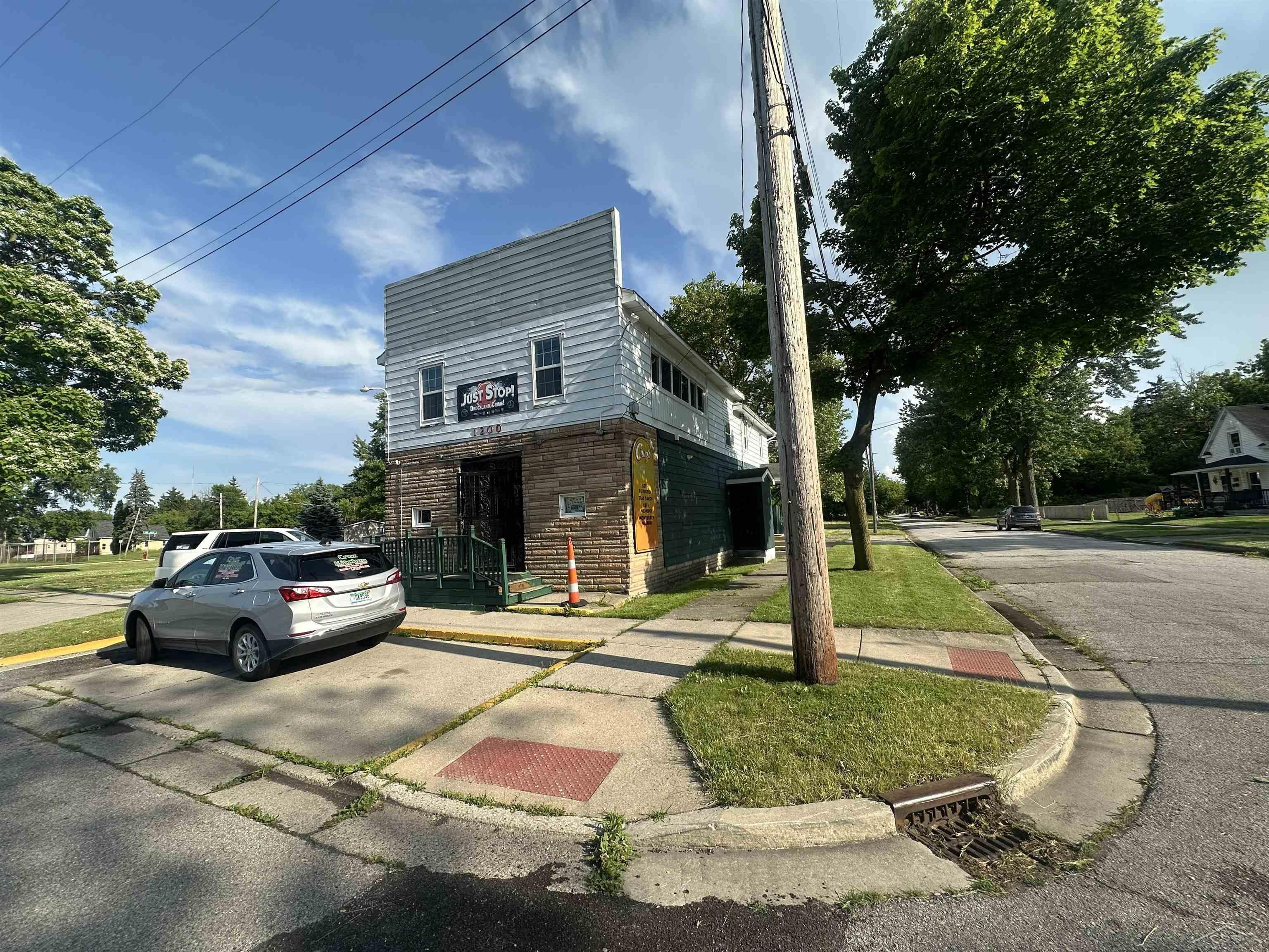 main property photo 23