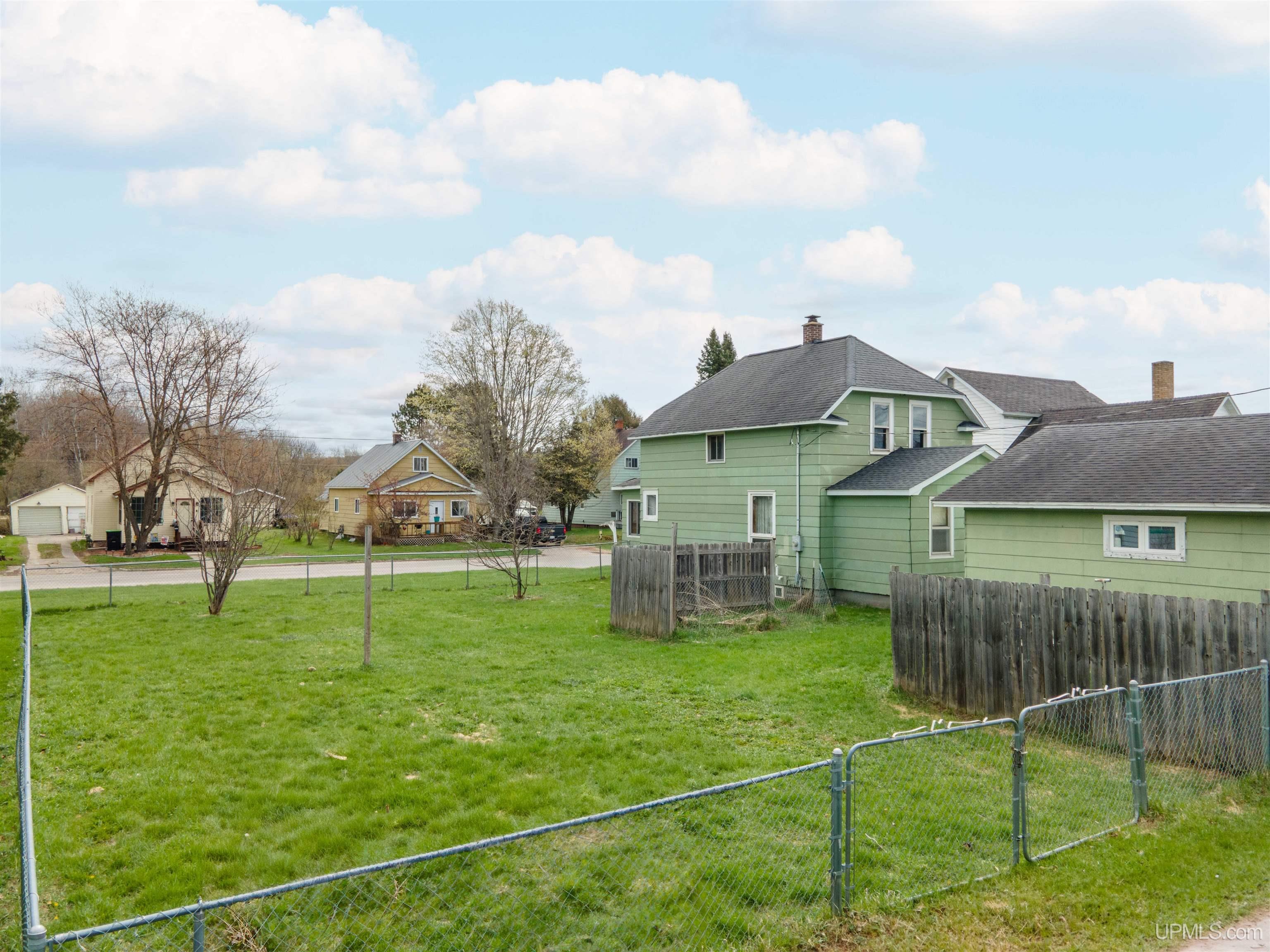main property photo 32