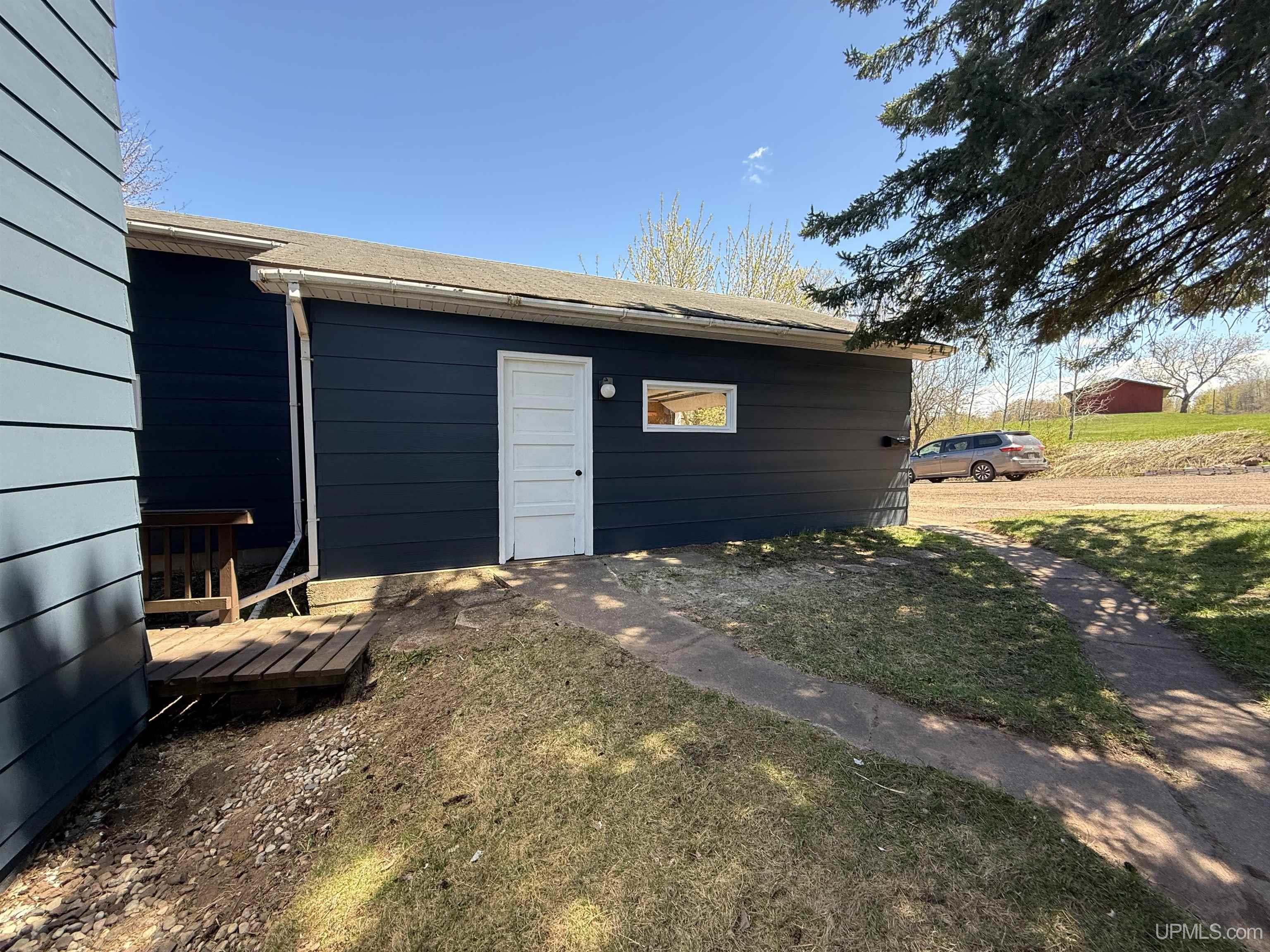 main property photo 50
