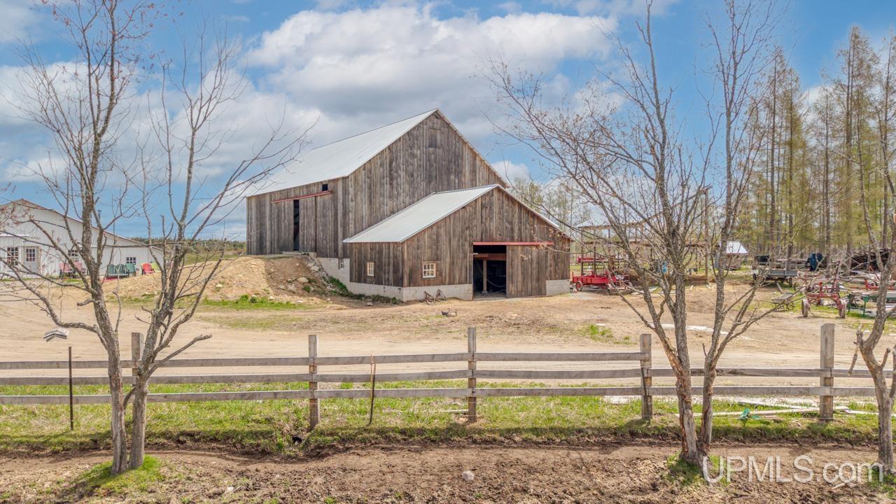 main property photo 30