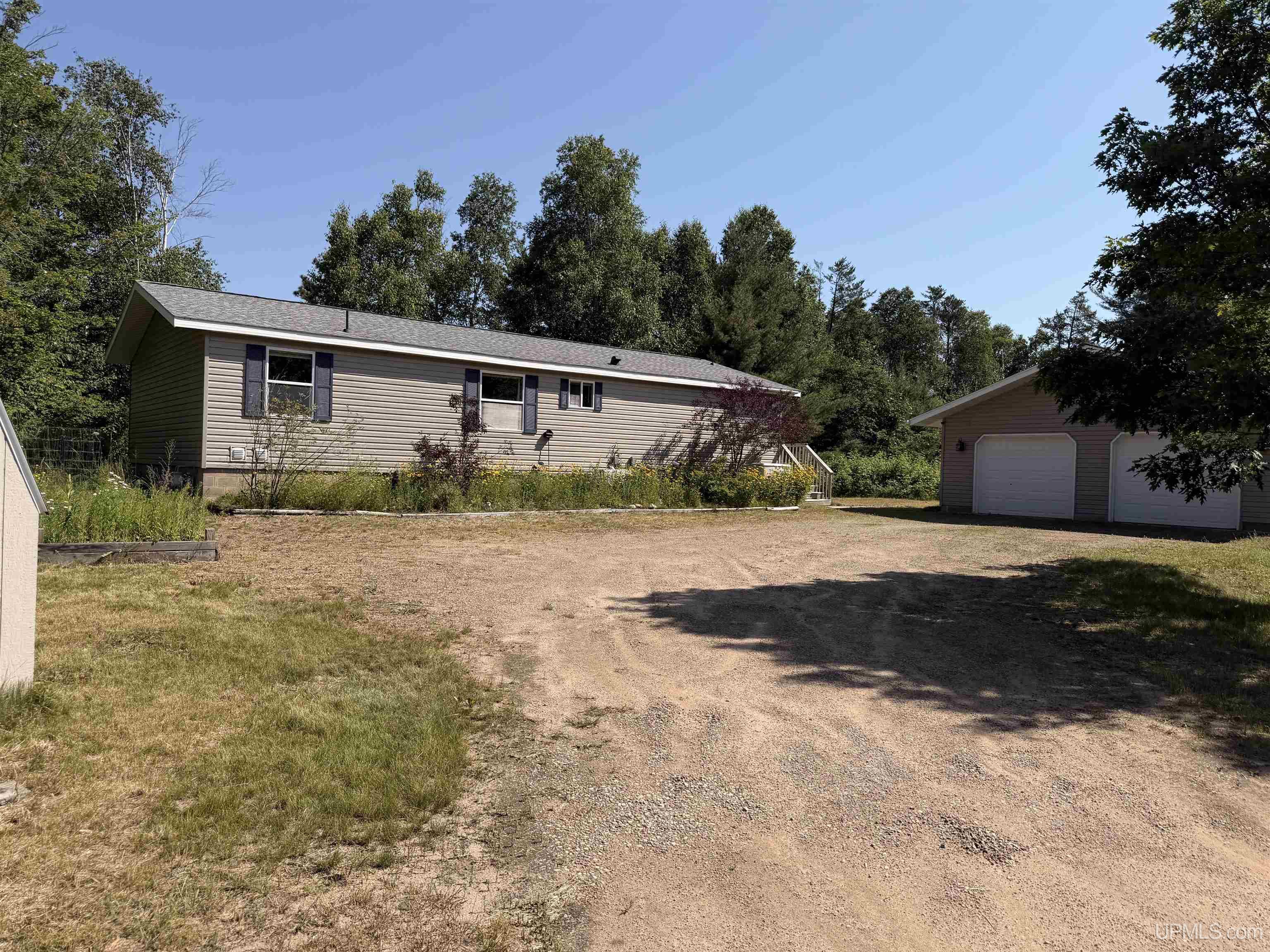 main property photo 18
