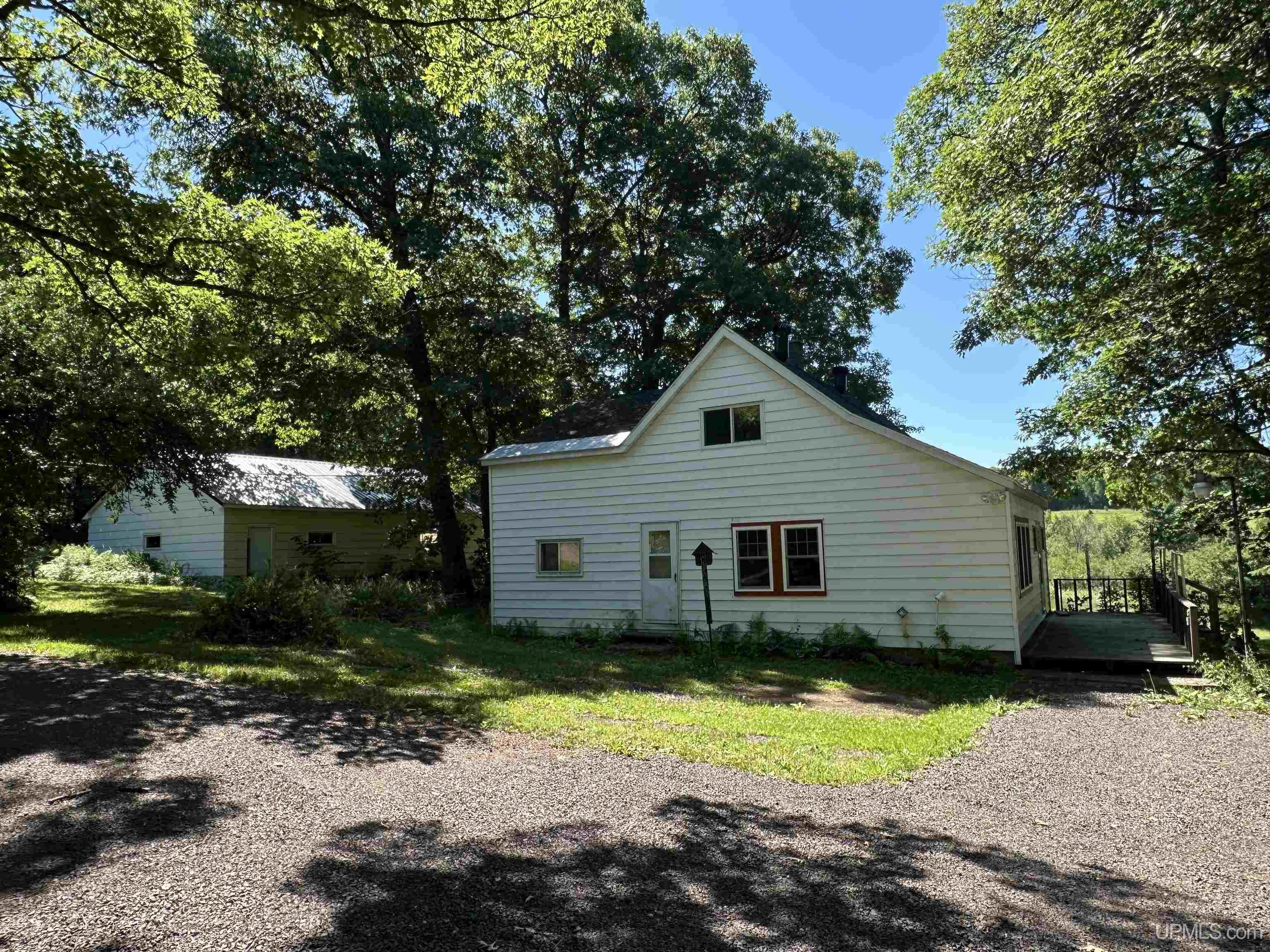 main property photo 41