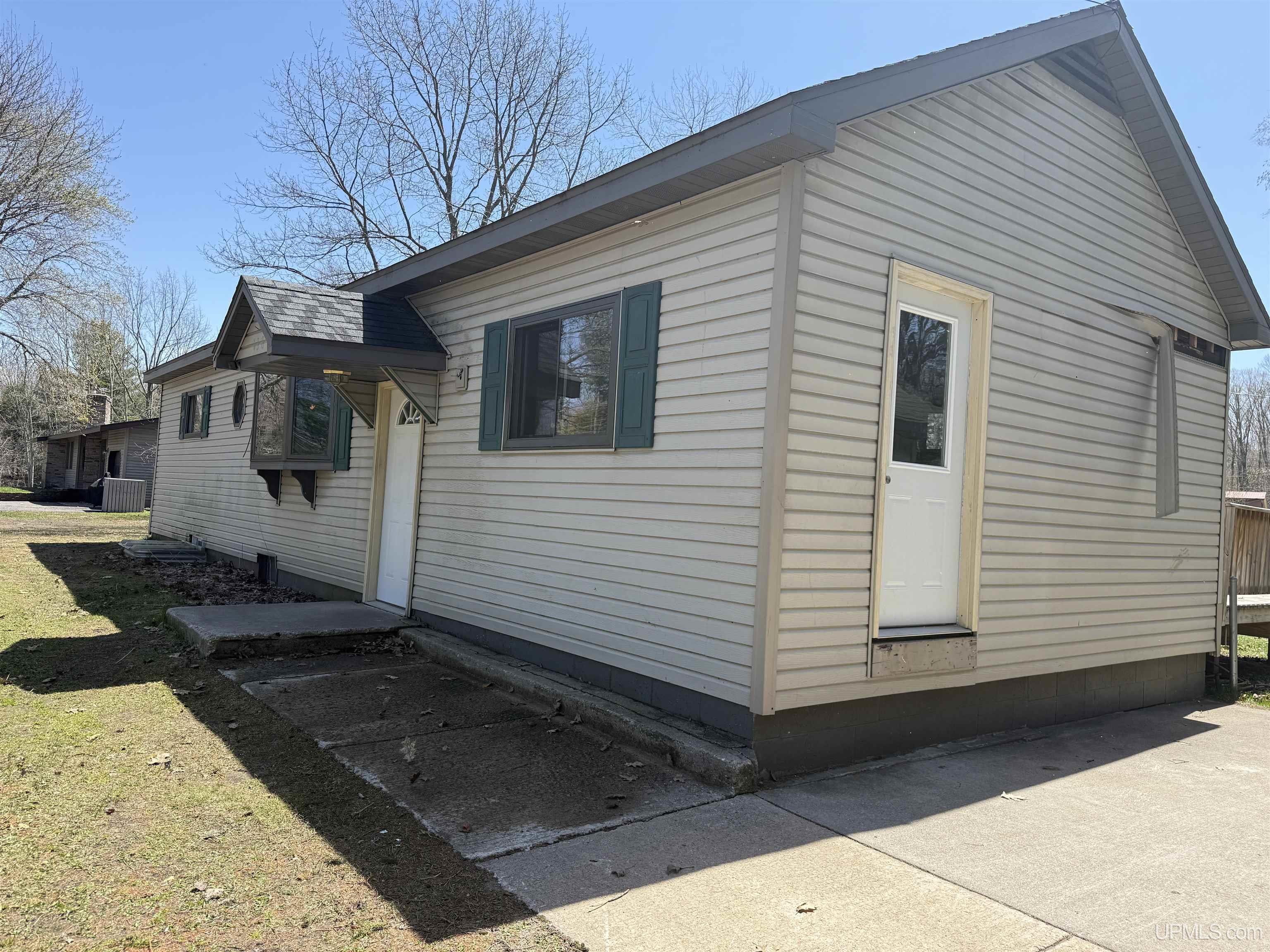 main property photo 30