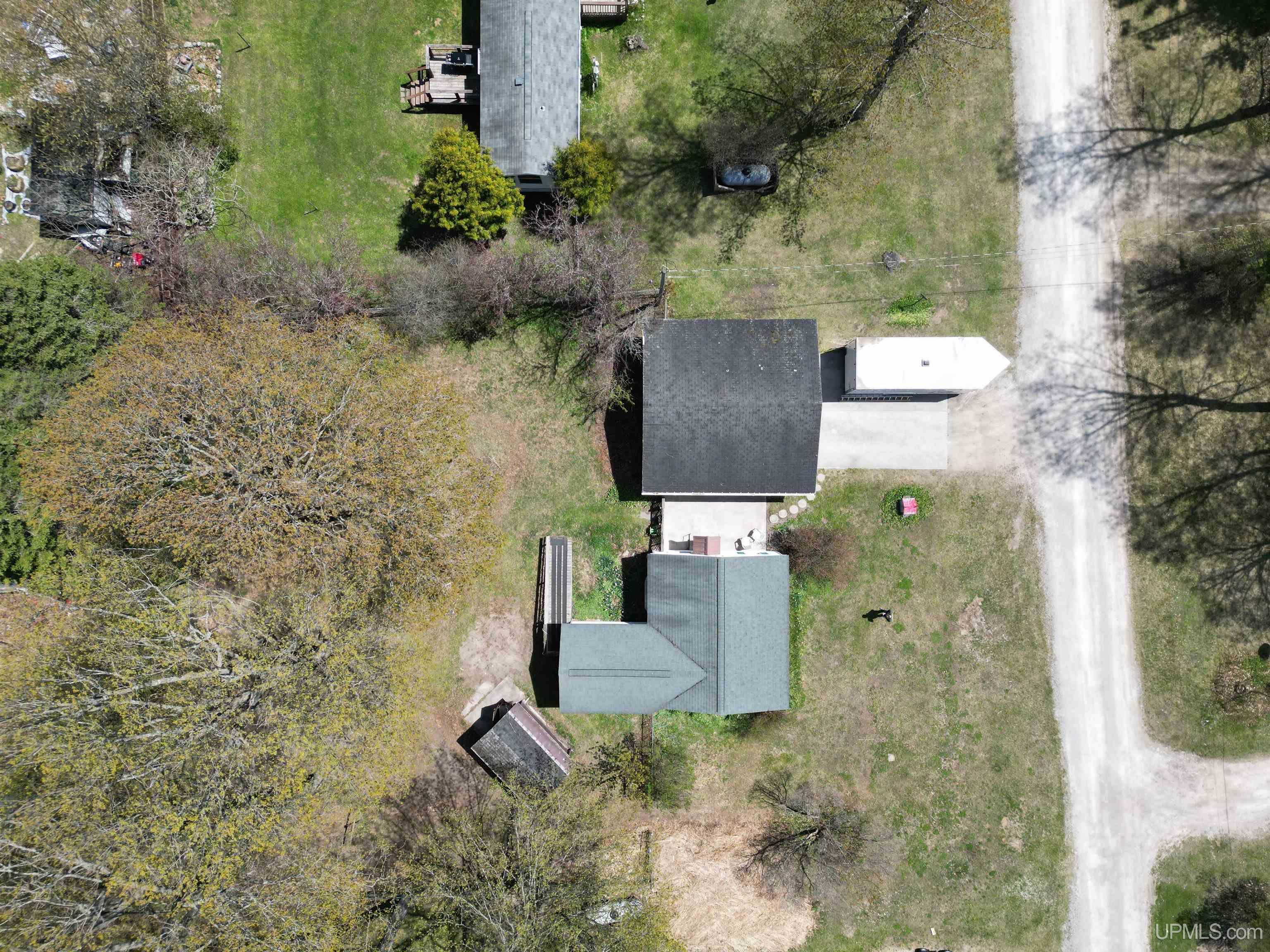 main property photo 40