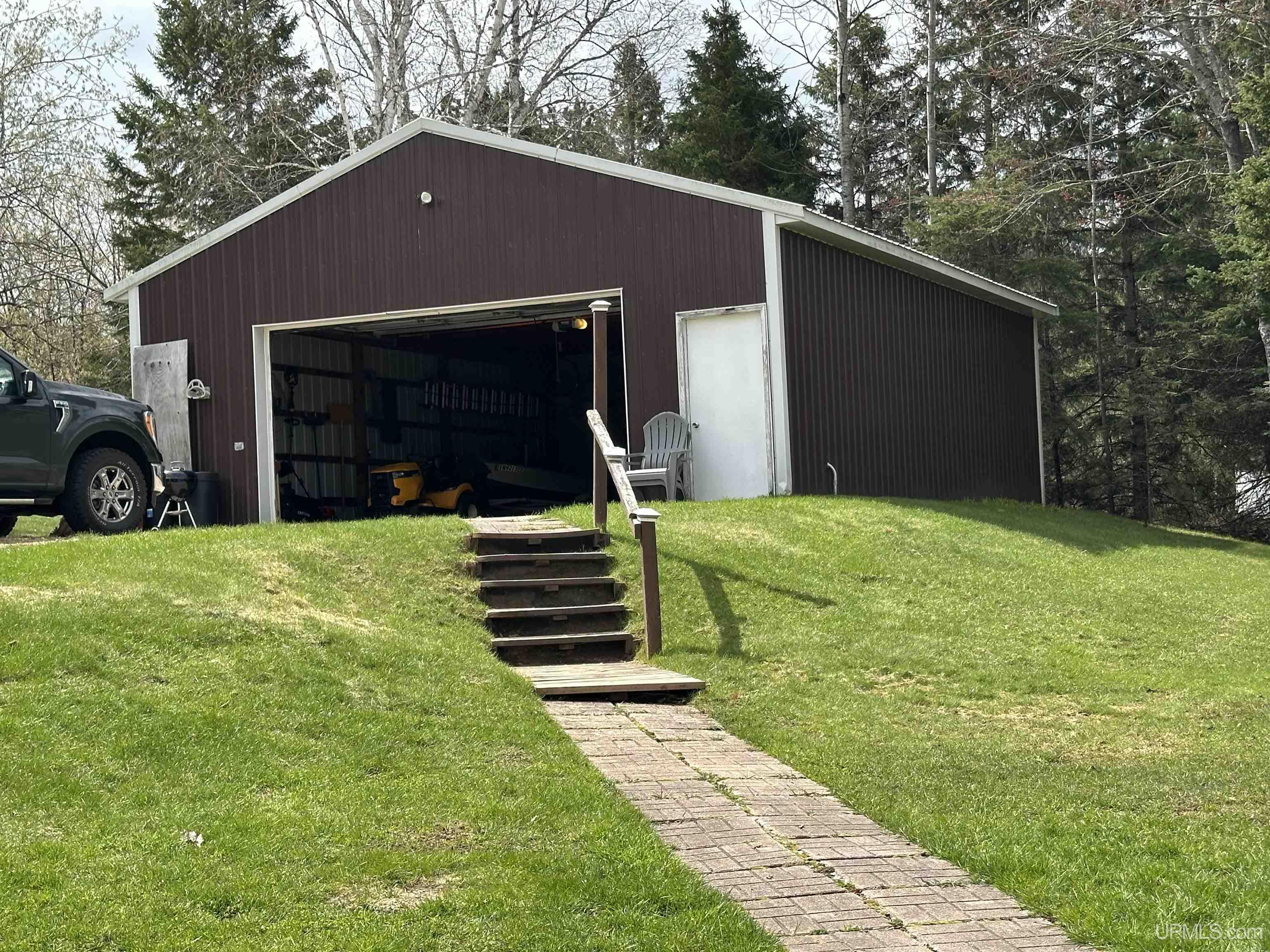 main property photo 31