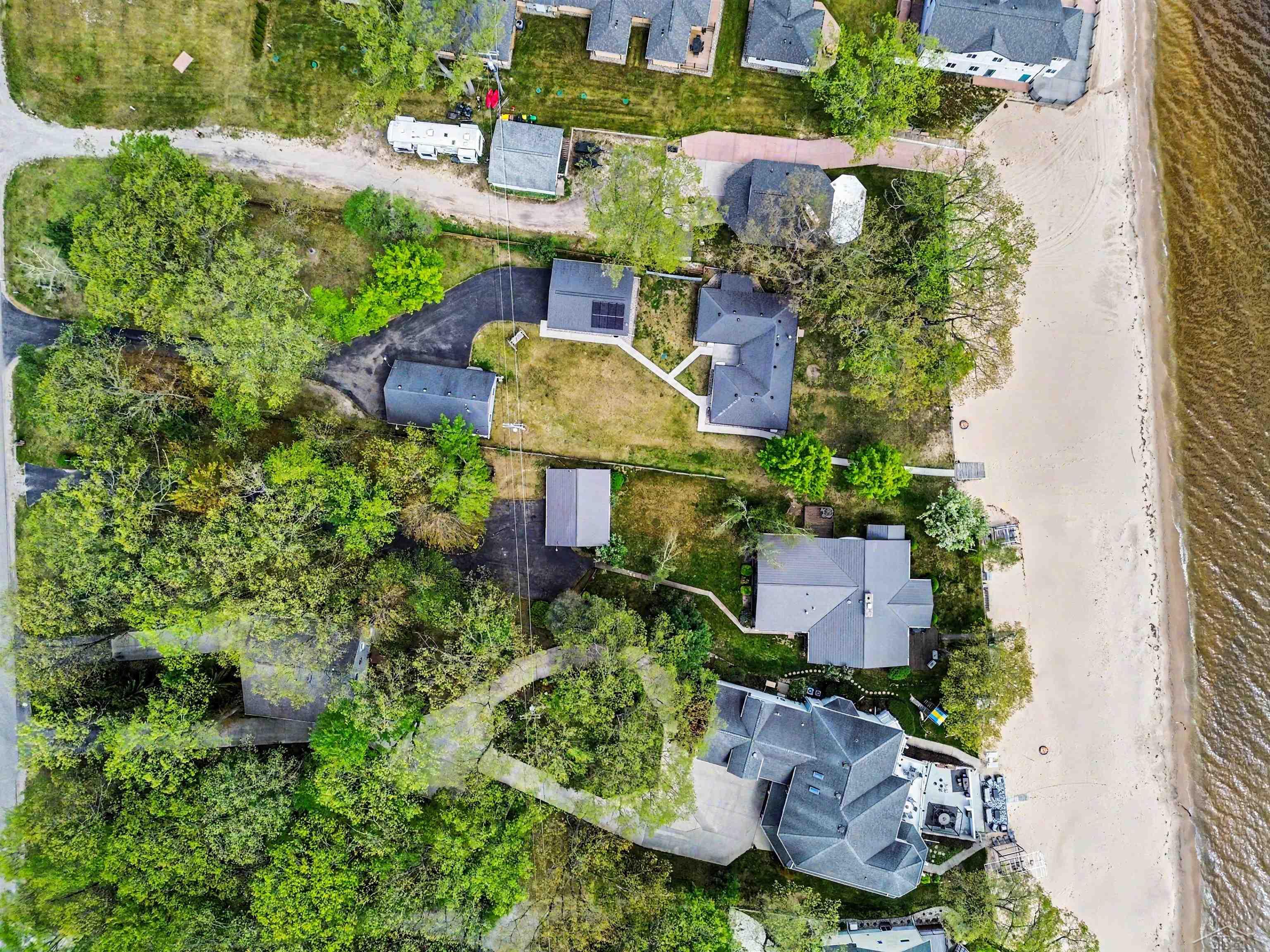 main property photo 35